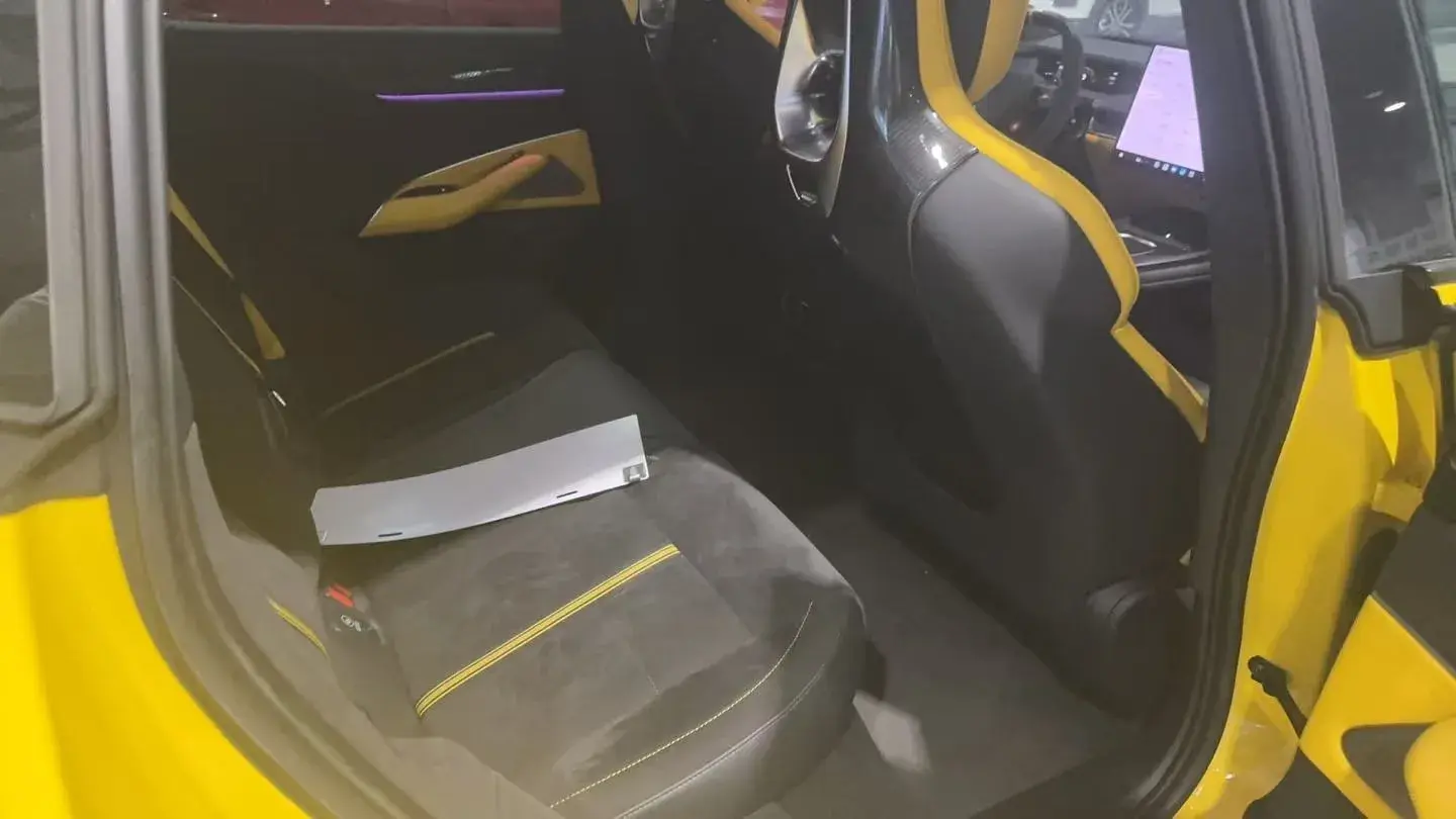 2025 MI SU7 thumbnail 3