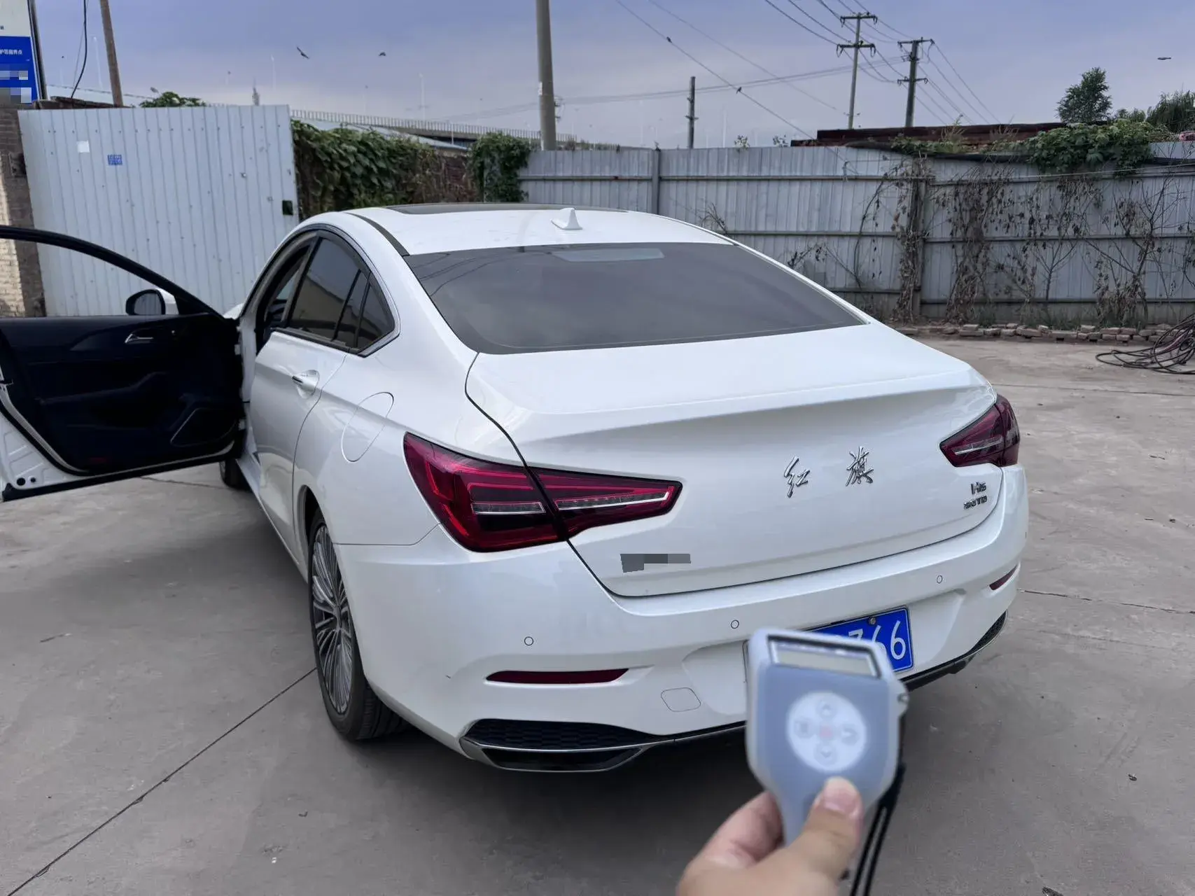 2022 HONGQI H5 thumbnail 3