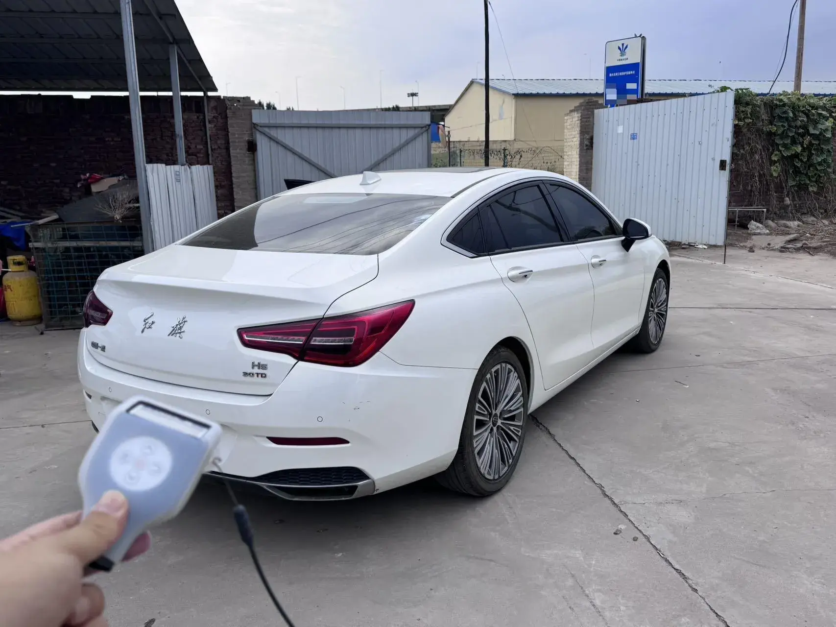 2022 HONGQI H5 thumbnail 4