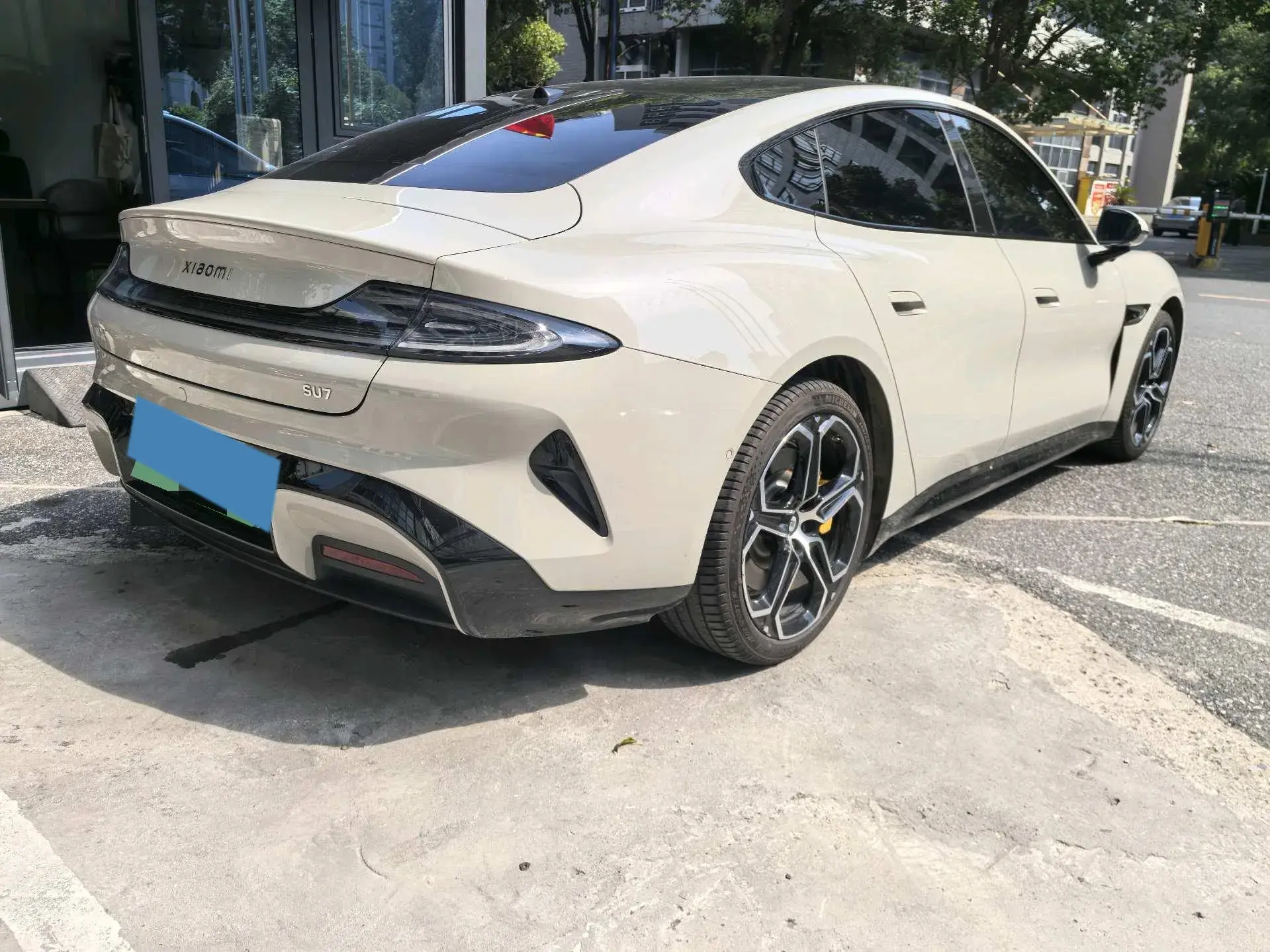 2024 MI SU7 thumbnail 2