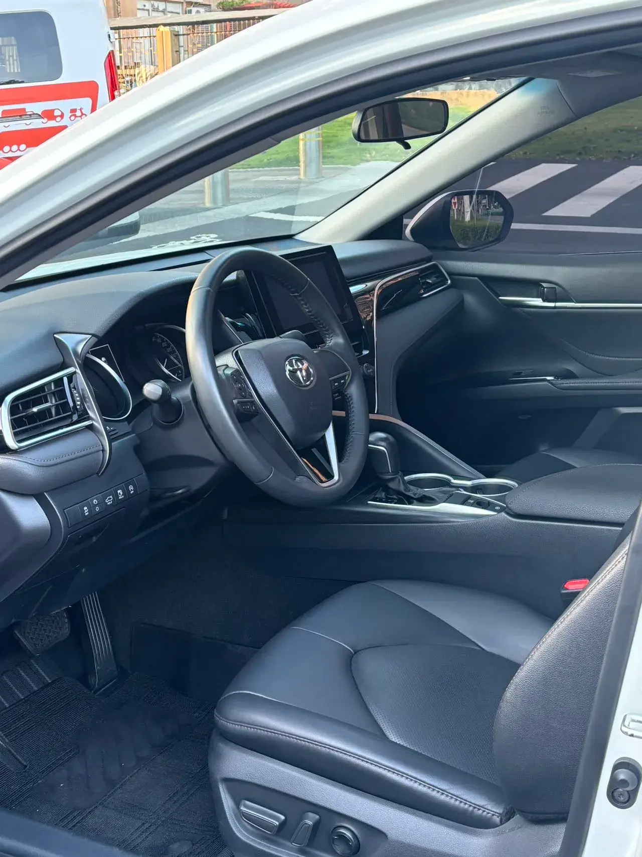 2023 TOYOTA CAMRY thumbnail 3