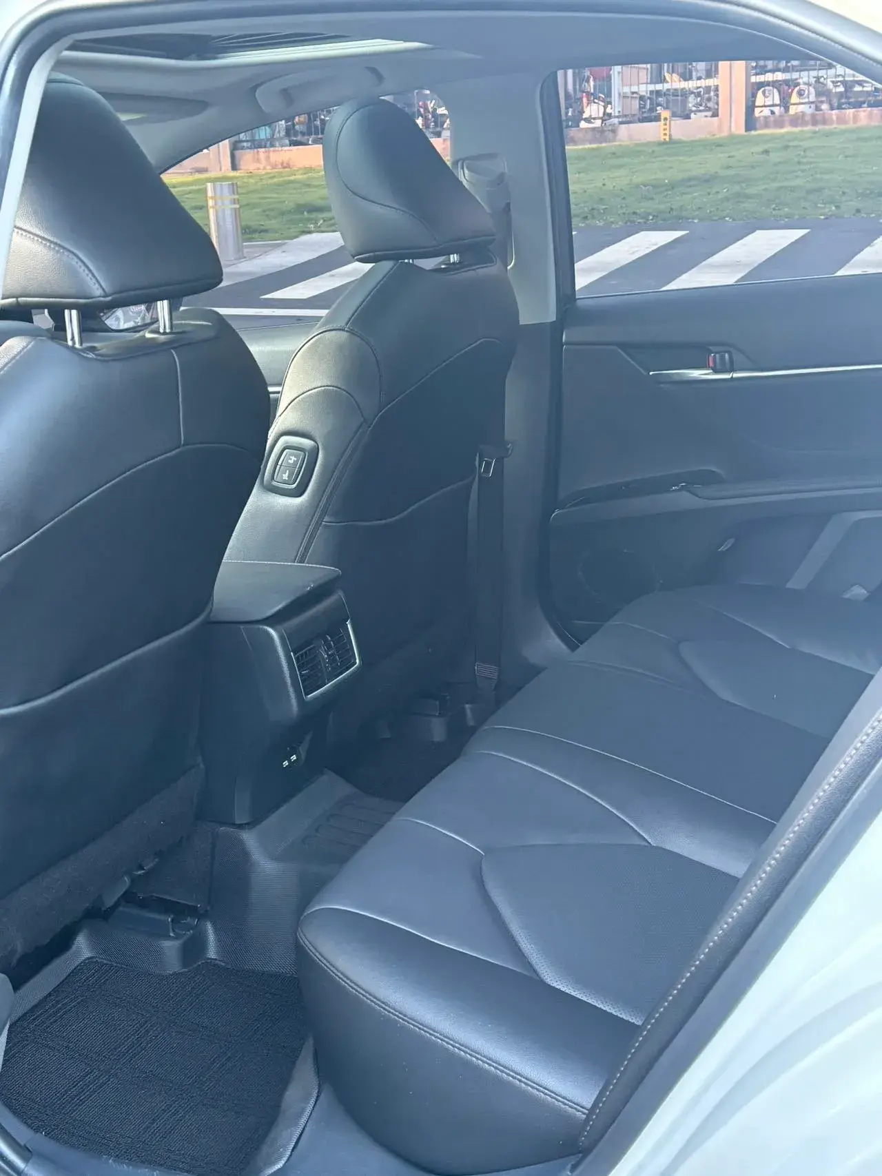 2023 TOYOTA CAMRY thumbnail 4