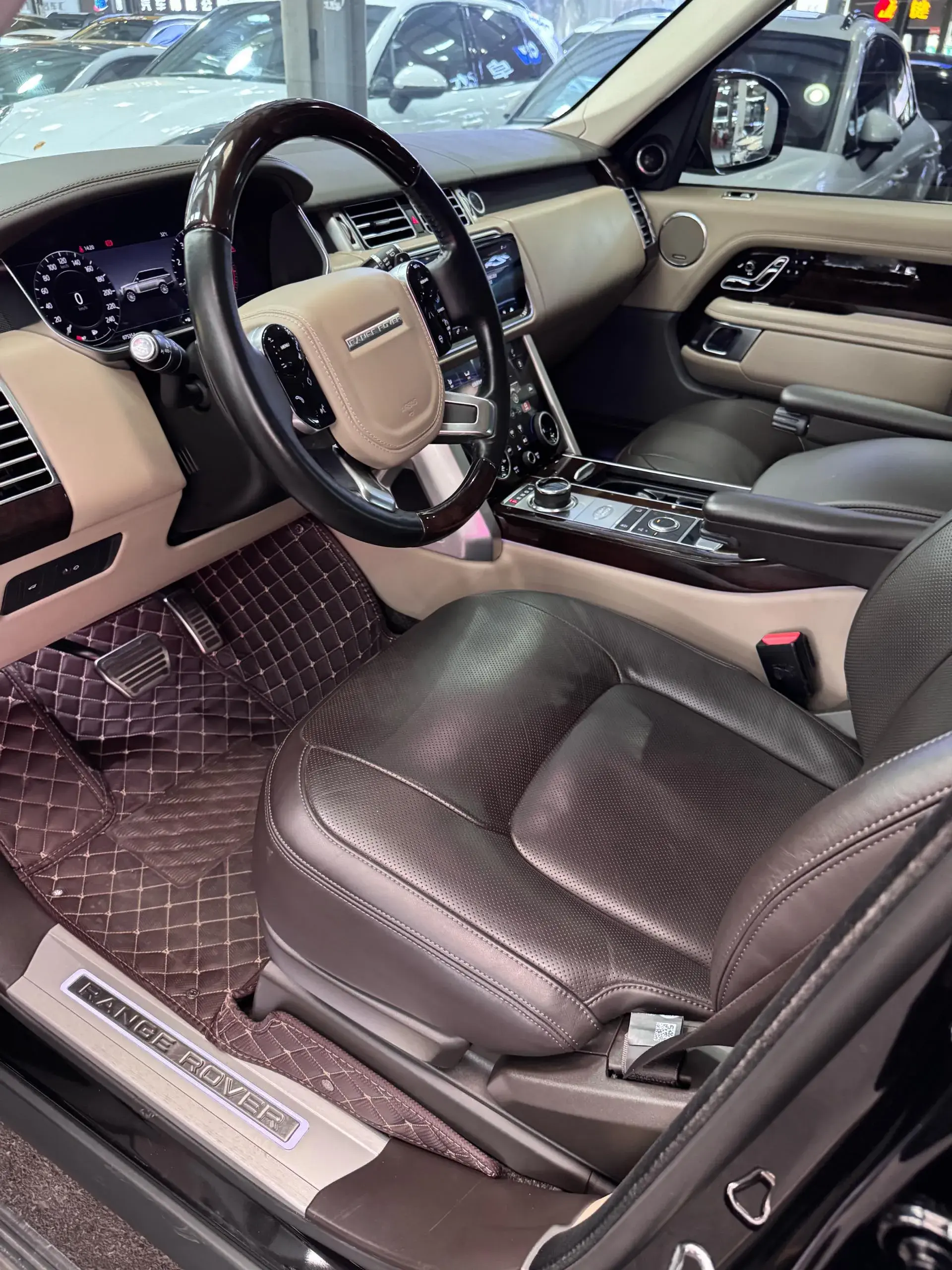 2021 LAND ROVER thumbnail 4