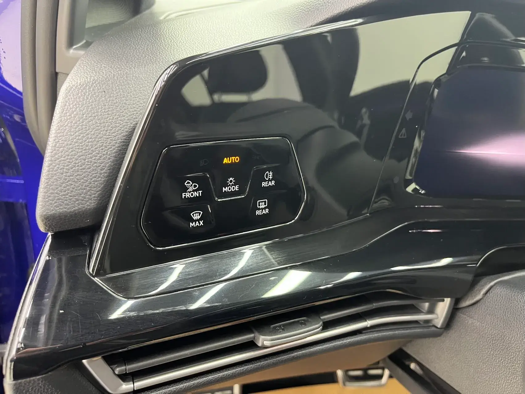 2021 VOLKSWAGEN GOLF thumbnail 4