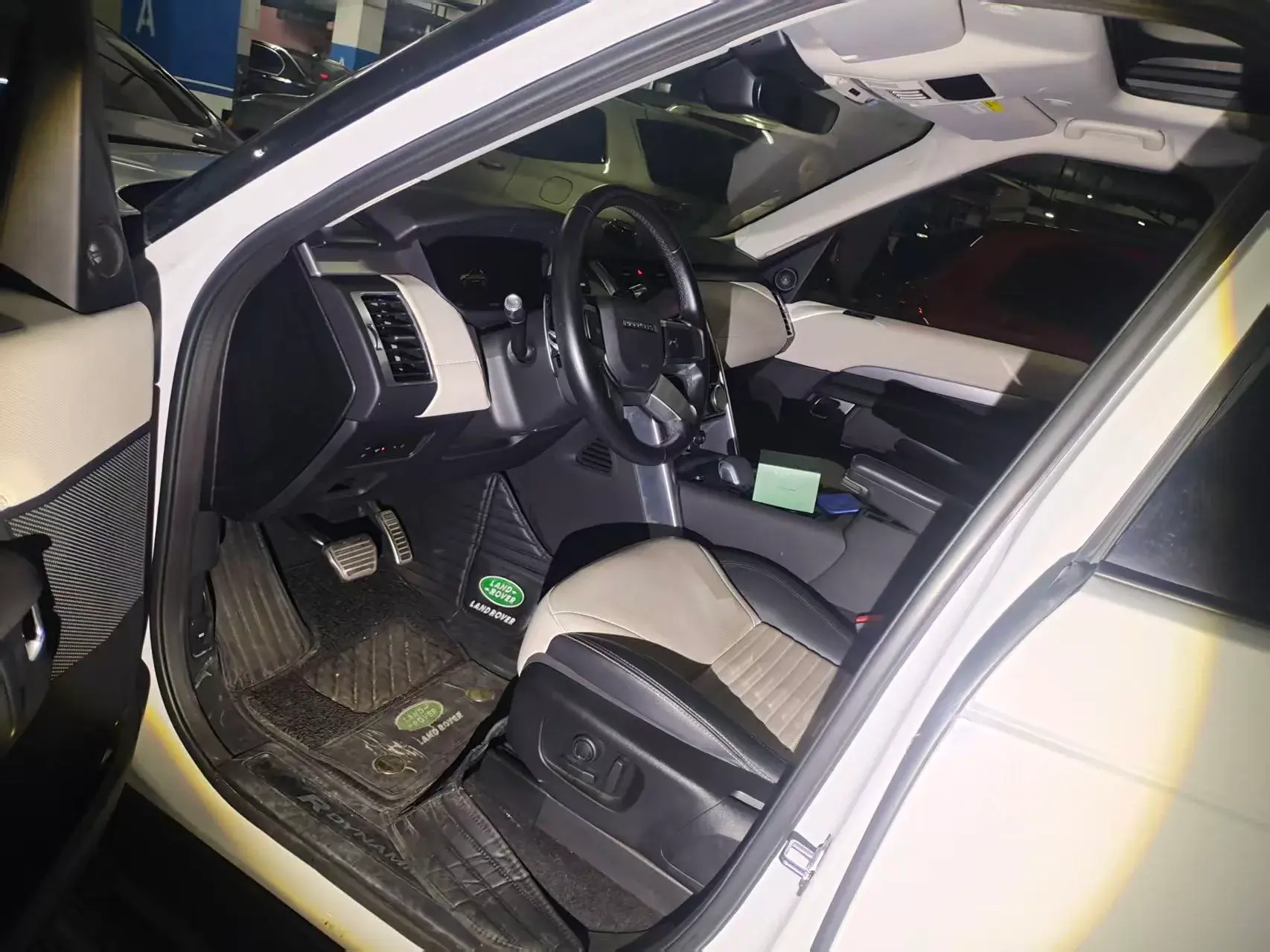 2021 LAND ROVER thumbnail 4