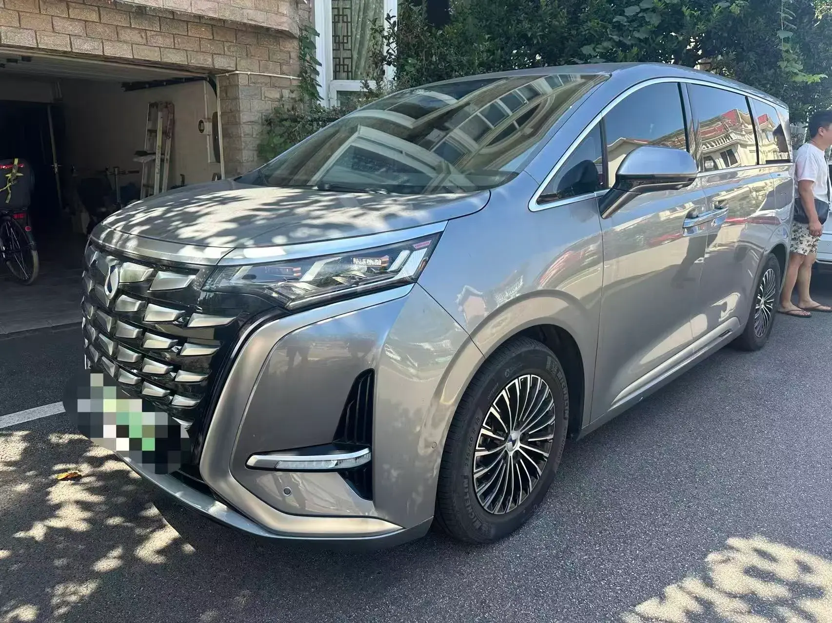 2022 DENZA D9 view 1