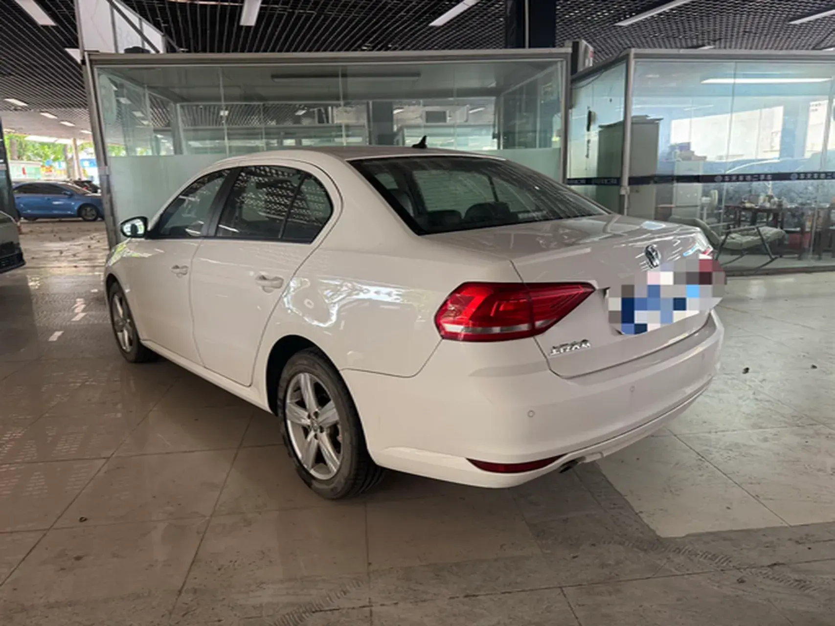 2017 VOLKSWAGEN LAVIDA thumbnail 4