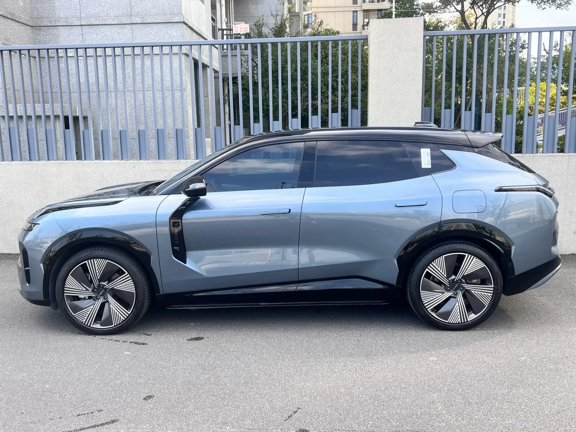 2025 LYNK&CO 08 thumbnail 3