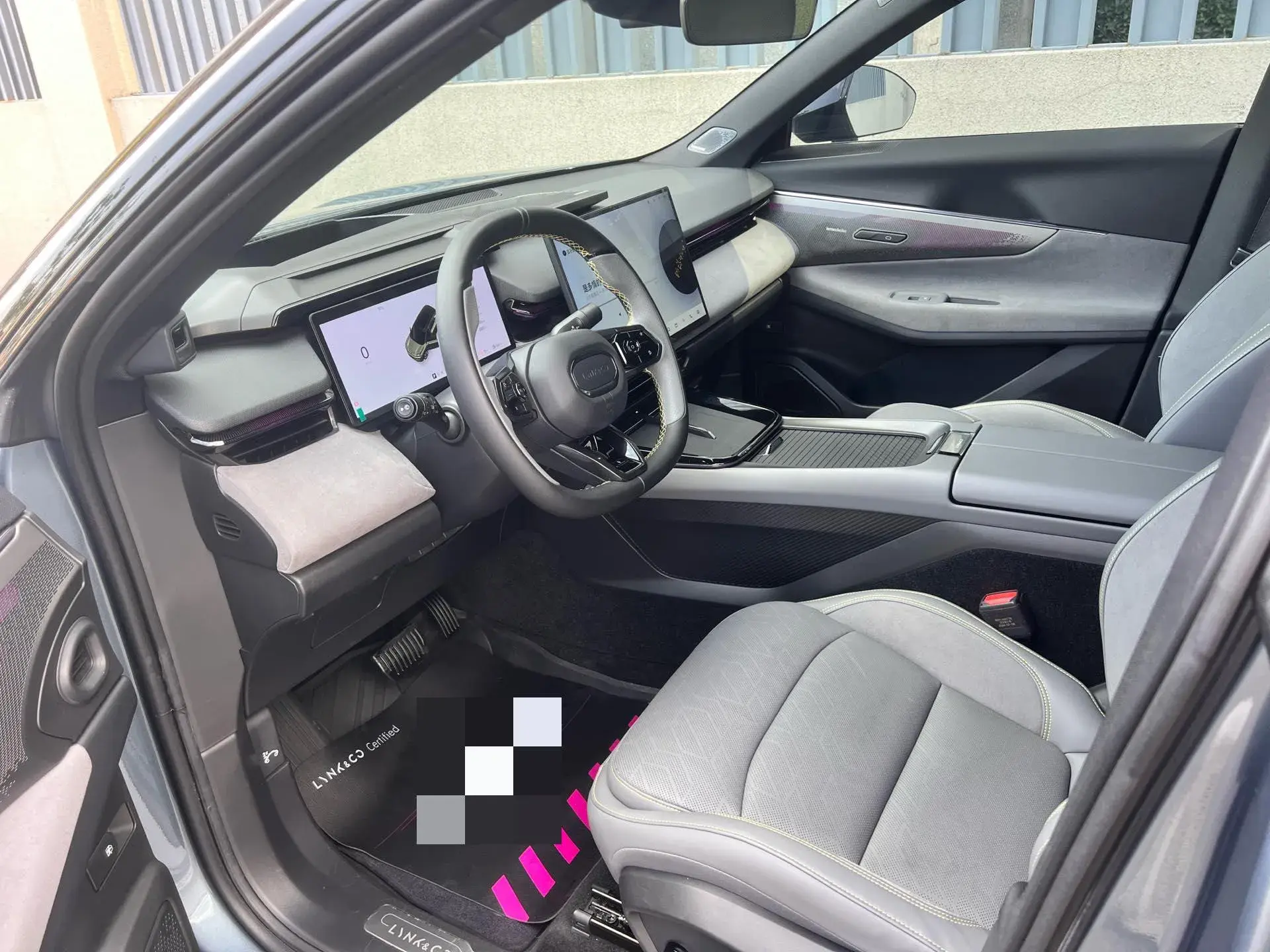 2025 LYNK&CO 08 thumbnail 4