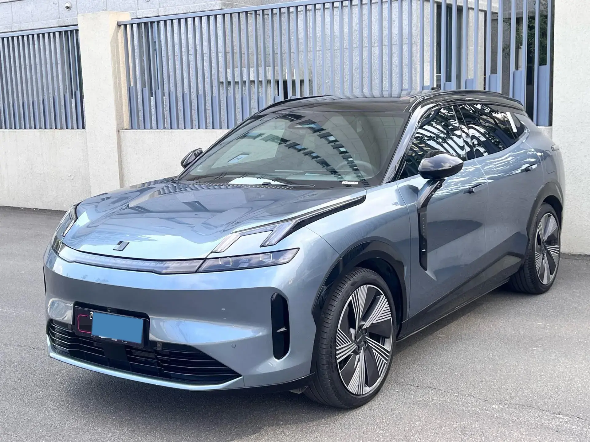 2025 LYNK&CO 08 view 1