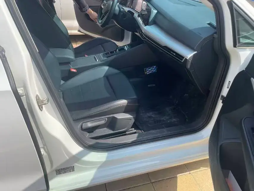 2021 VOLKSWAGEN GOLF thumbnail 3