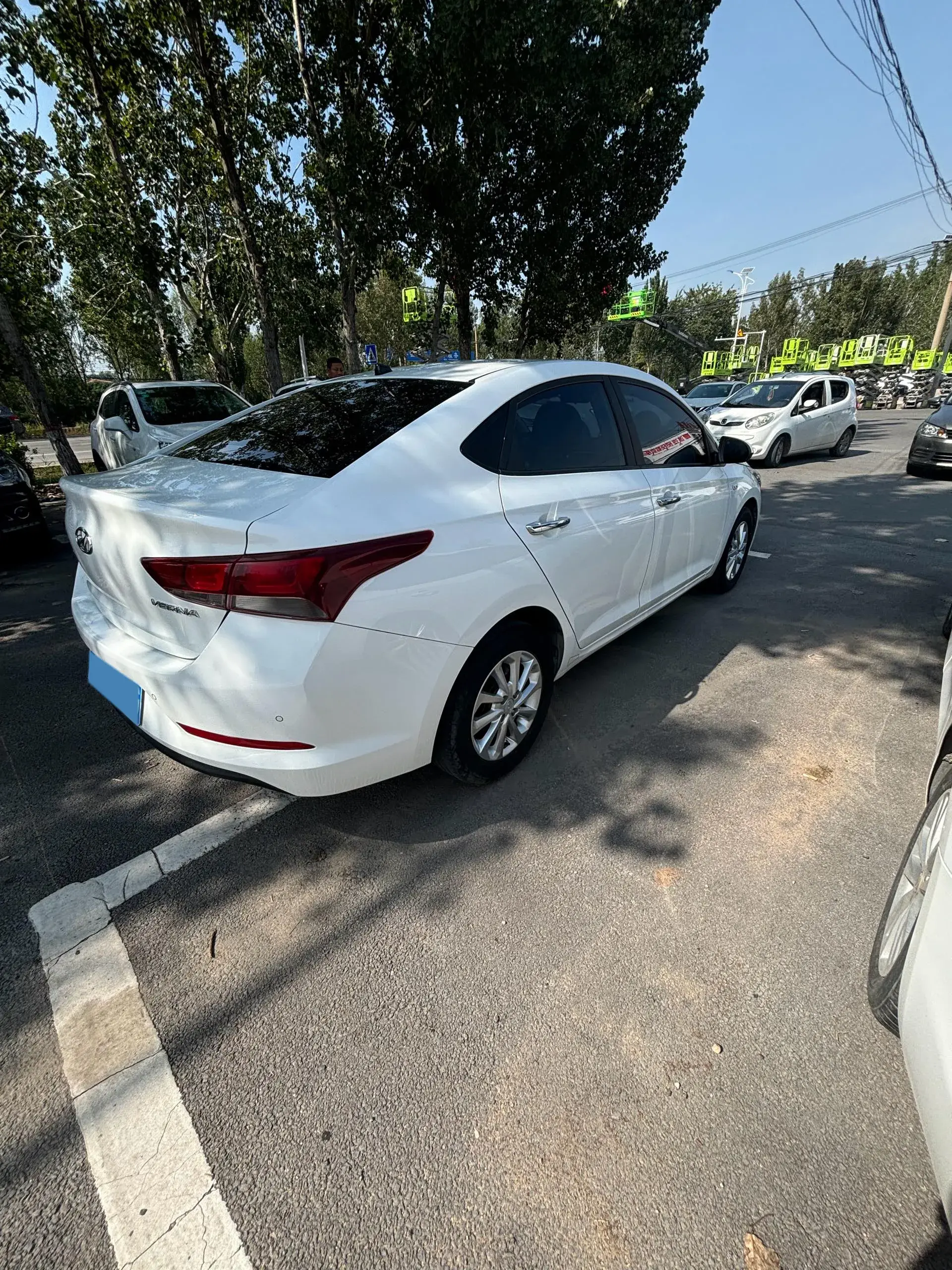 2016 HYUNDAI VERNA thumbnail 4