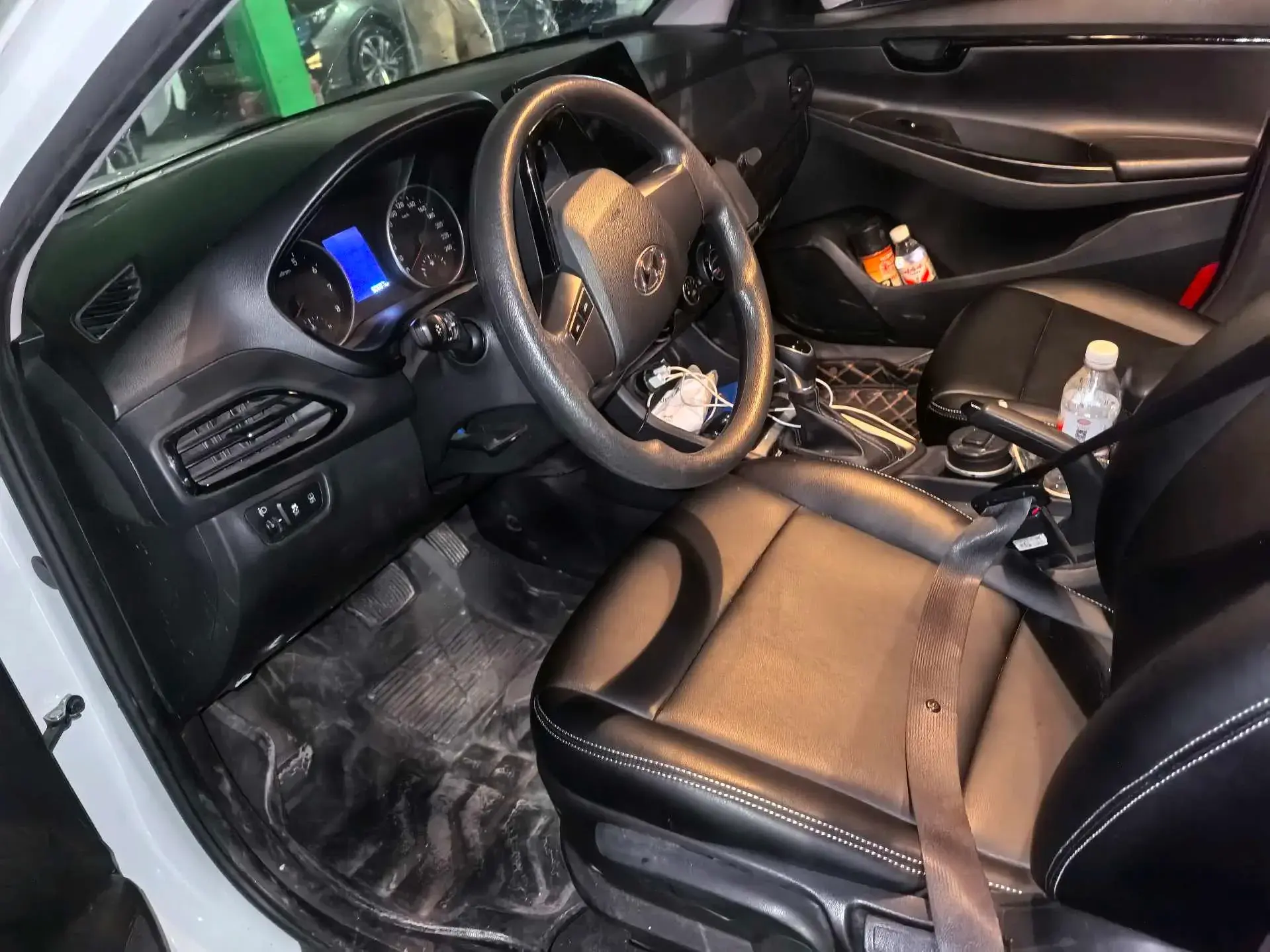 2017 HYUNDAI CELESTA thumbnail 4