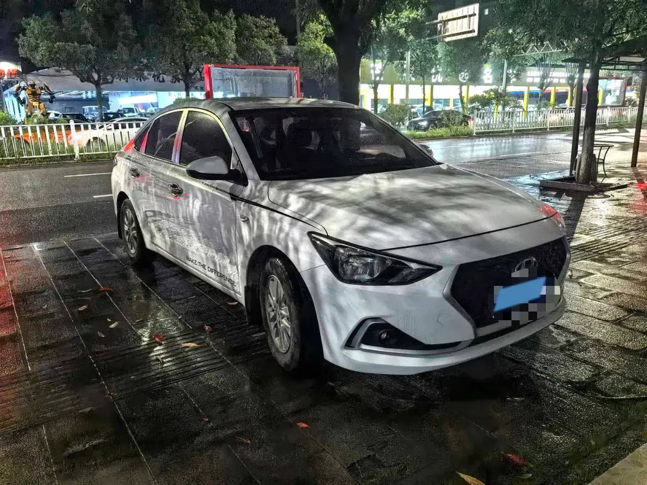 2017 HYUNDAI CELESTA thumbnail 3