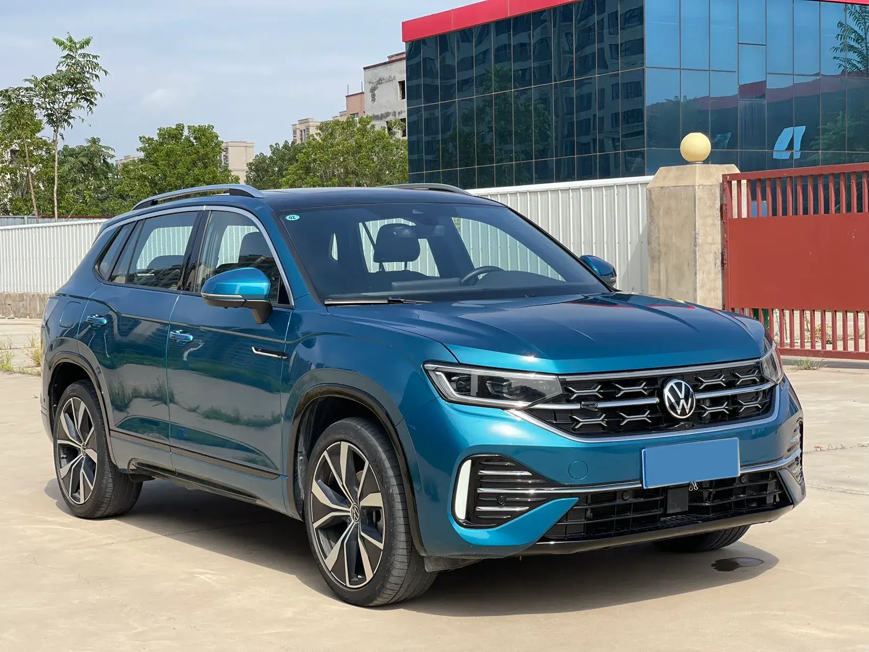 2023 VOLKSWAGEN TAYRON thumbnail 3