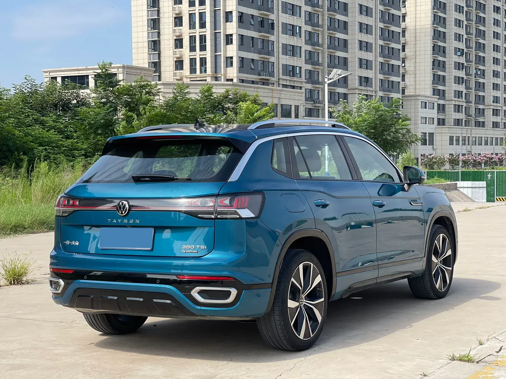 2023 VOLKSWAGEN TAYRON thumbnail 4