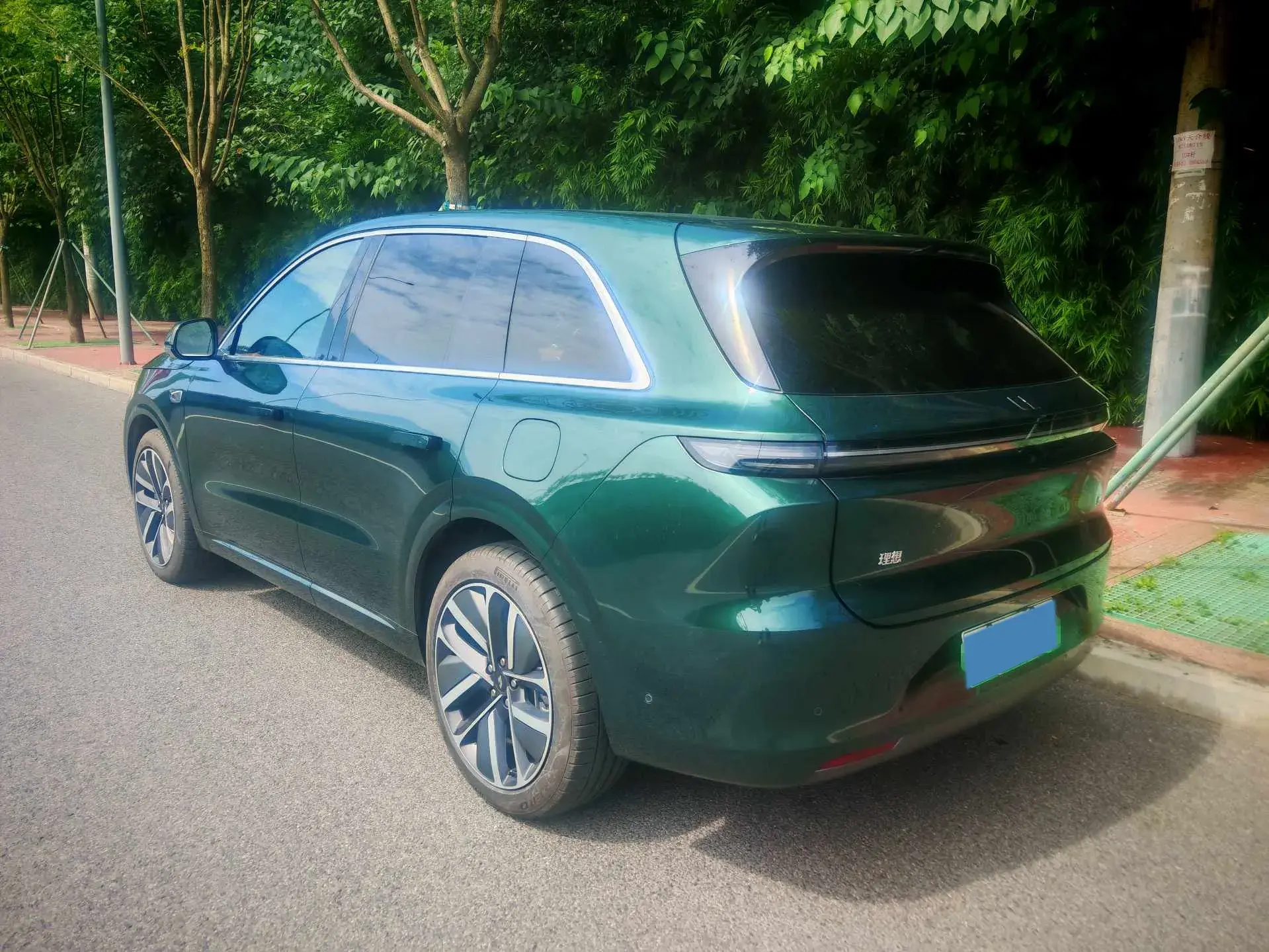 2024 LI L6 thumbnail 2