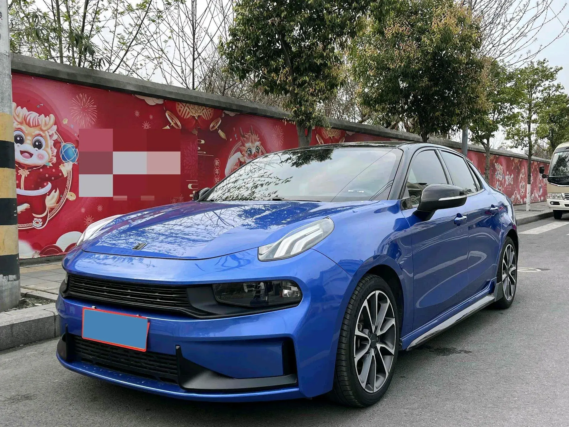 2019 LYNK&CO 03 view 1