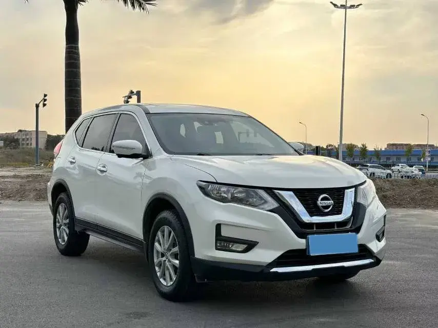 2020 NISSAN X-TRAIL thumbnail 3