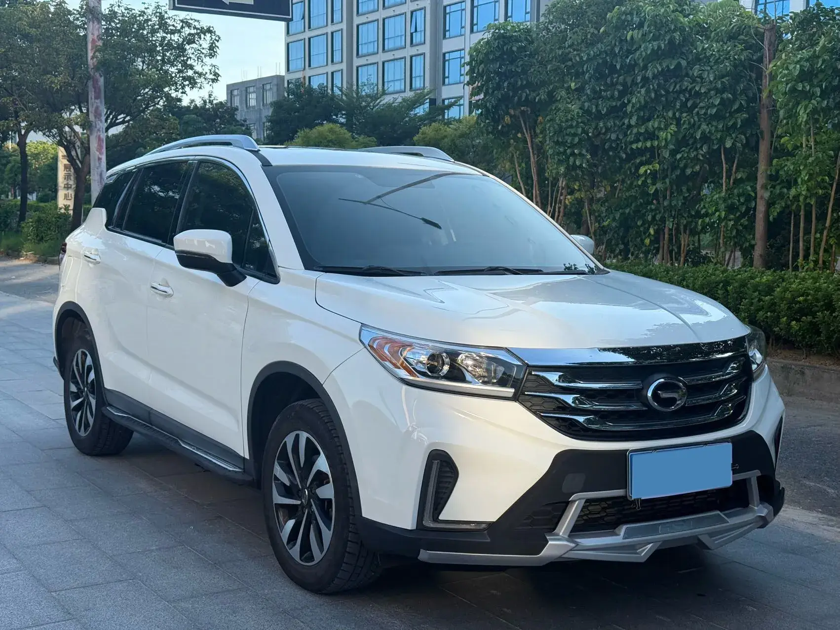 2019 GAC TRUMPCHI thumbnail 3