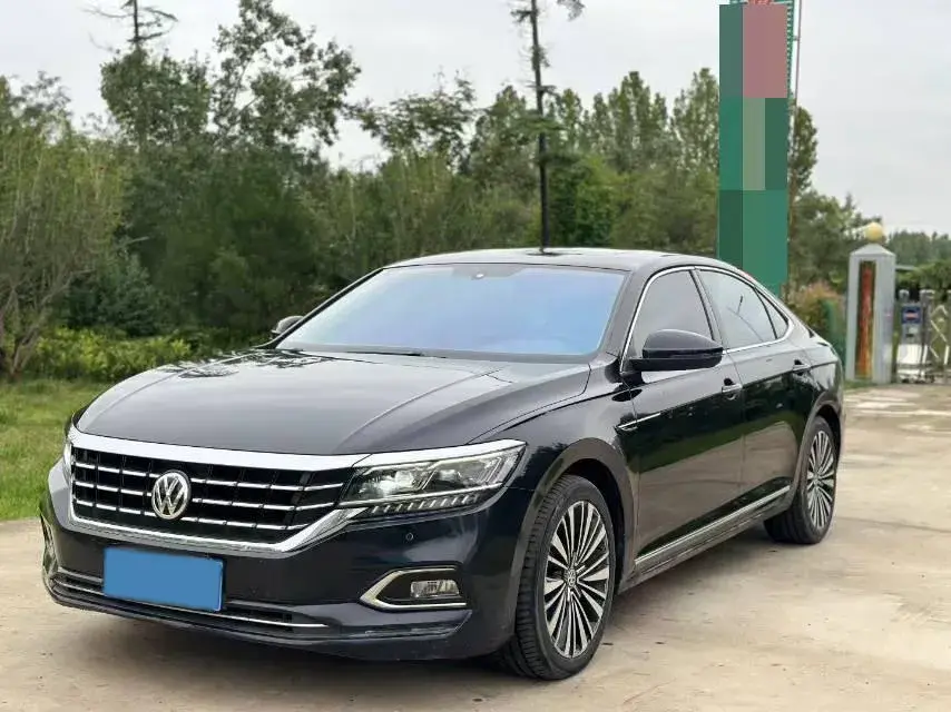2020 VOLKSWAGEN PASSAT view 1