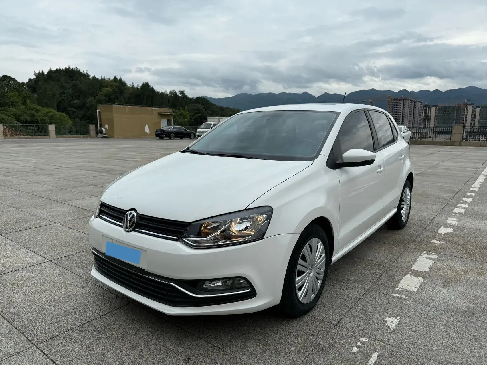 2018 VOLKSWAGEN POLO view 1