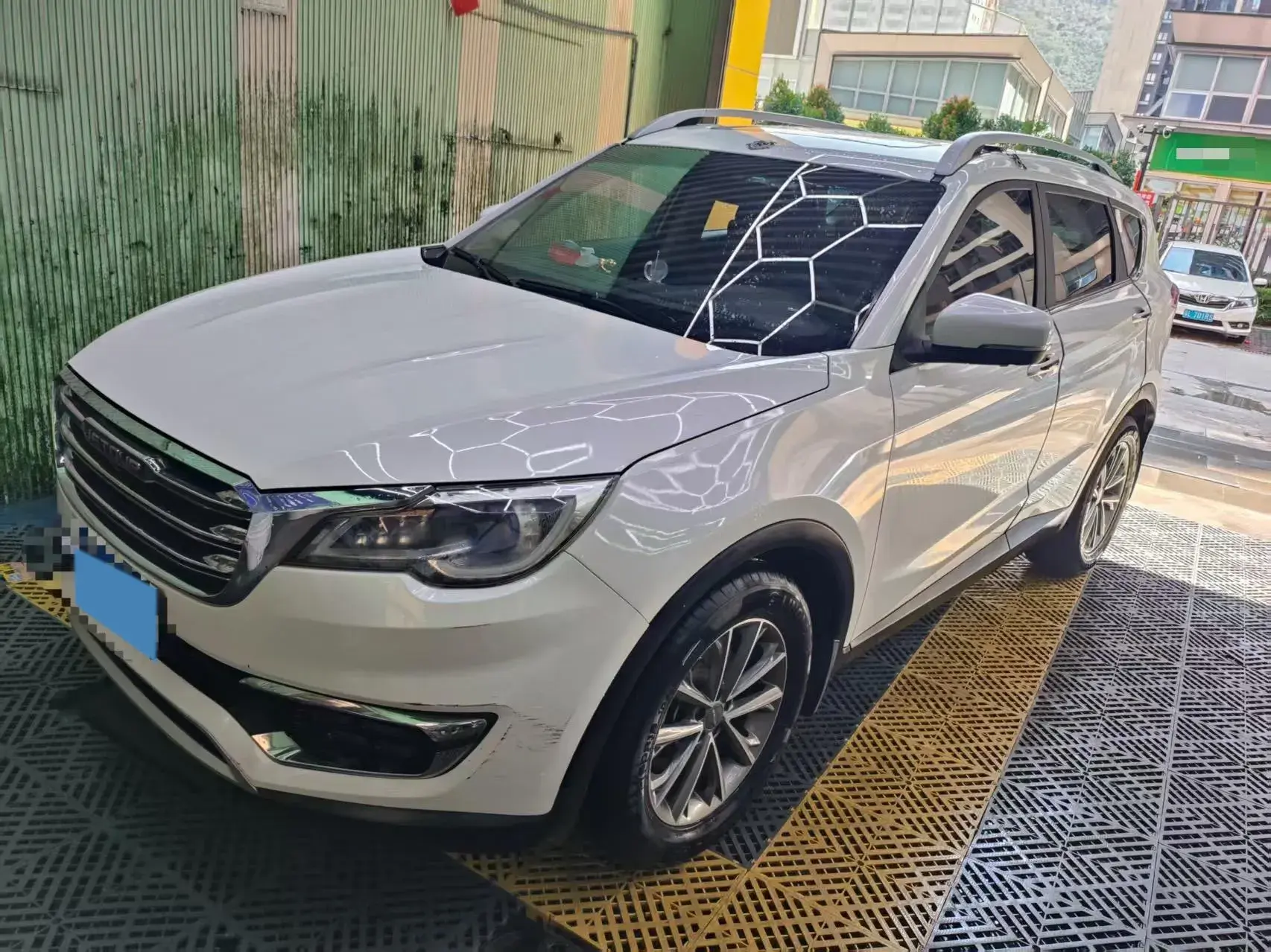 2019 JETOUR X70 view 1