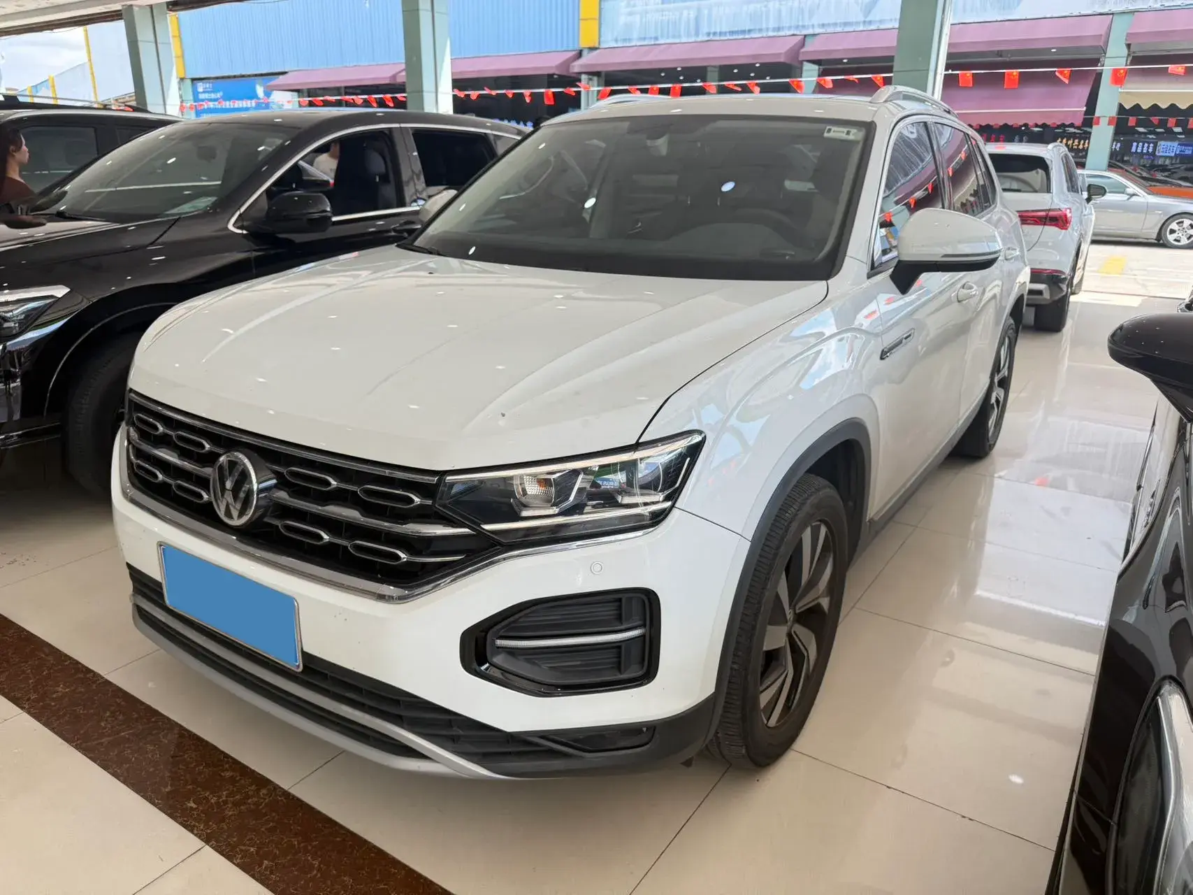 2020 VOLKSWAGEN TAYRON view 1