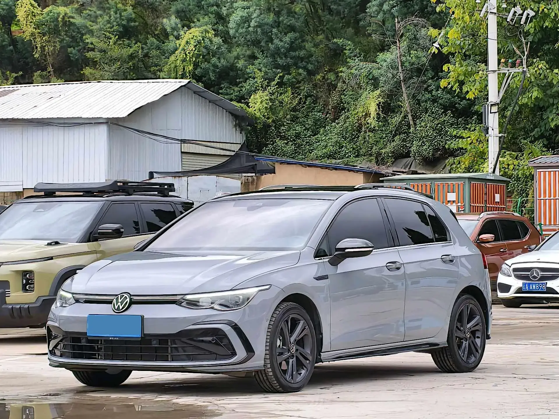 2021 VOLKSWAGEN GOLF view 1