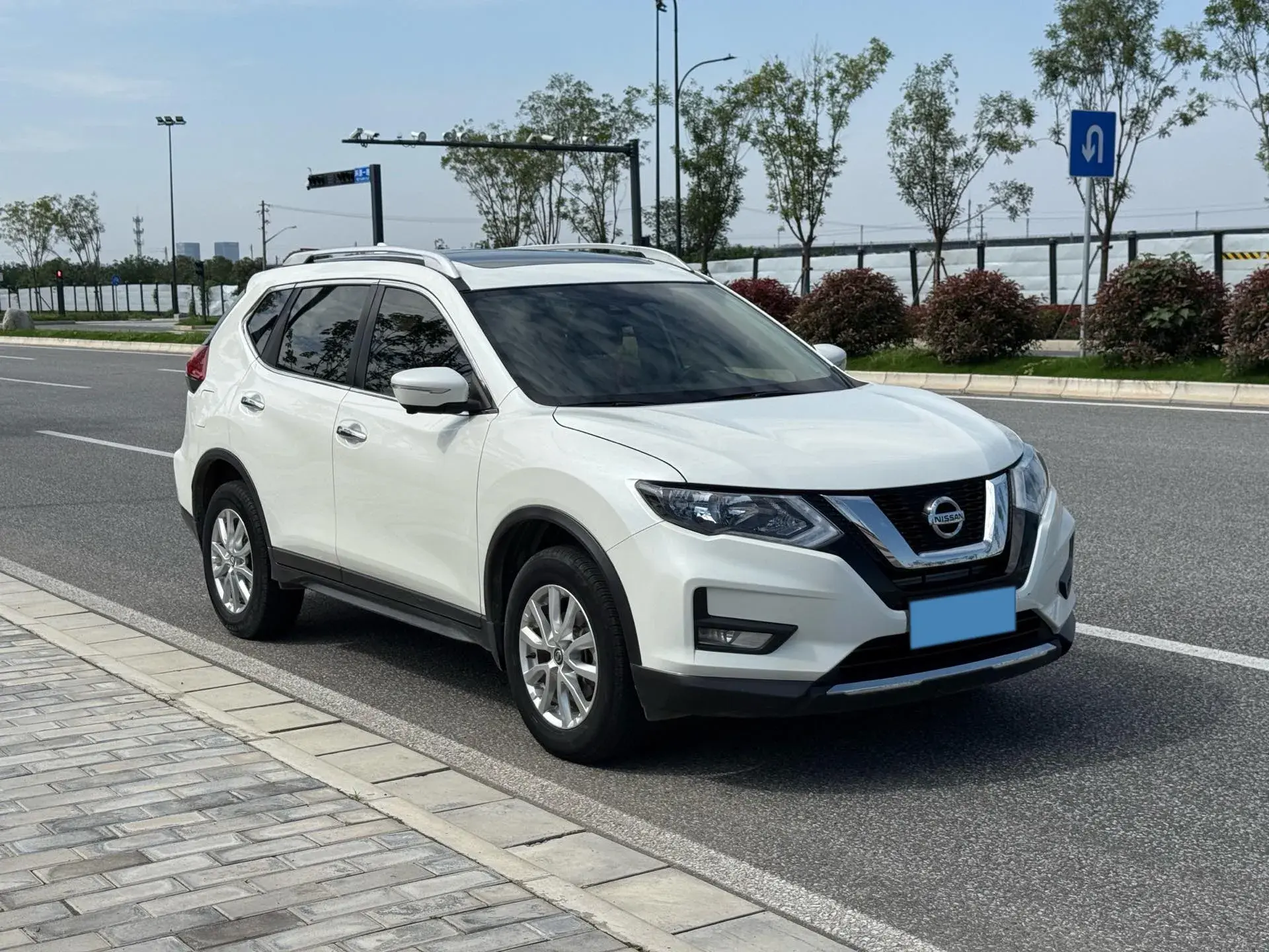 2020 NISSAN X-TRAIL thumbnail 3