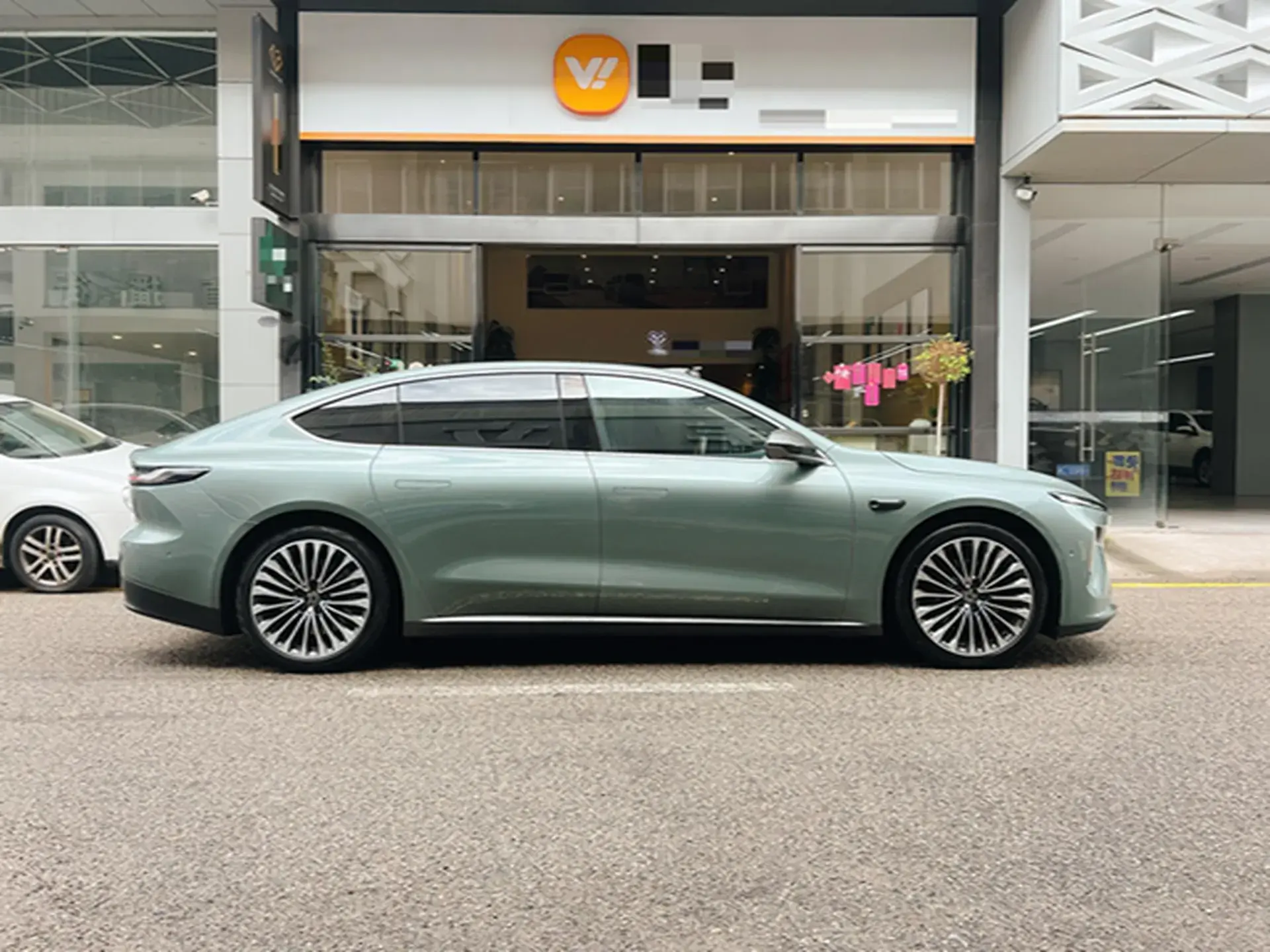 2021 VOLKSWAGEN ID.6 thumbnail 3