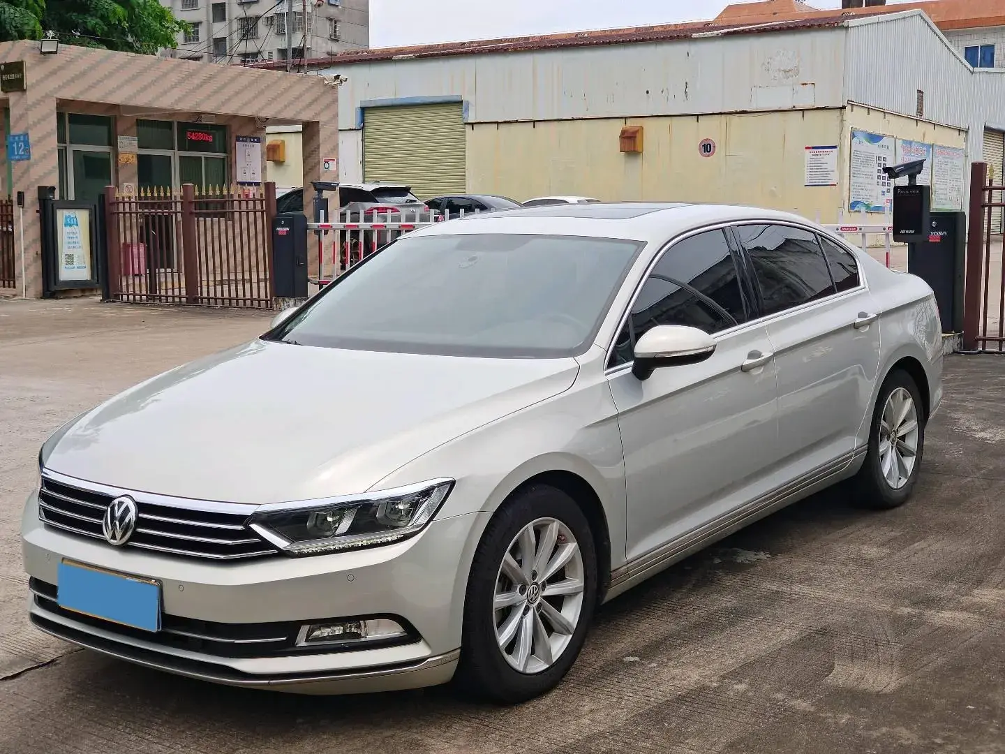 2019 VOLKSWAGEN MAGOTAN view 1