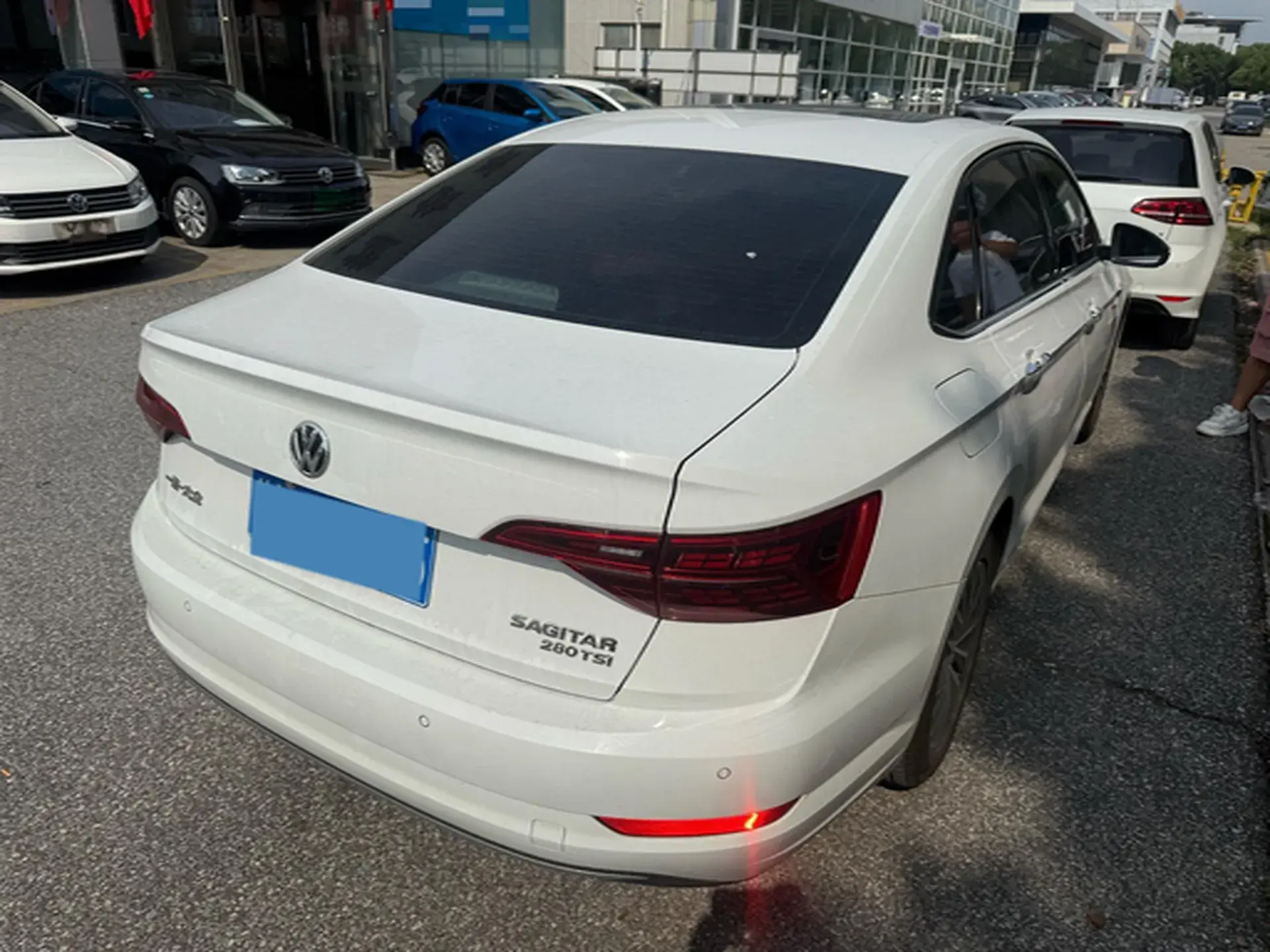 2020 VOLKSWAGEN SAGITAR thumbnail 2