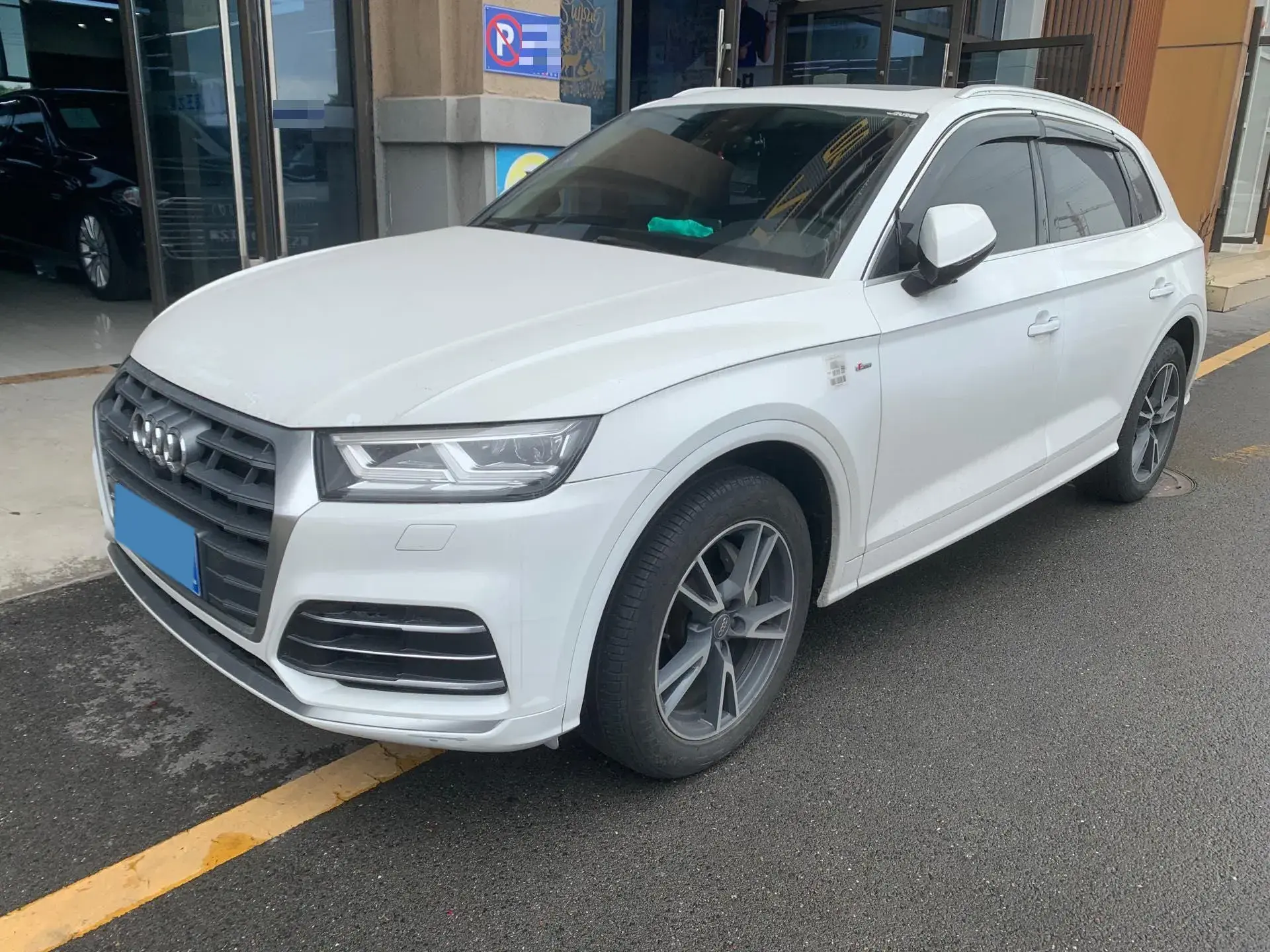 2020 AUDI Q5L view 1