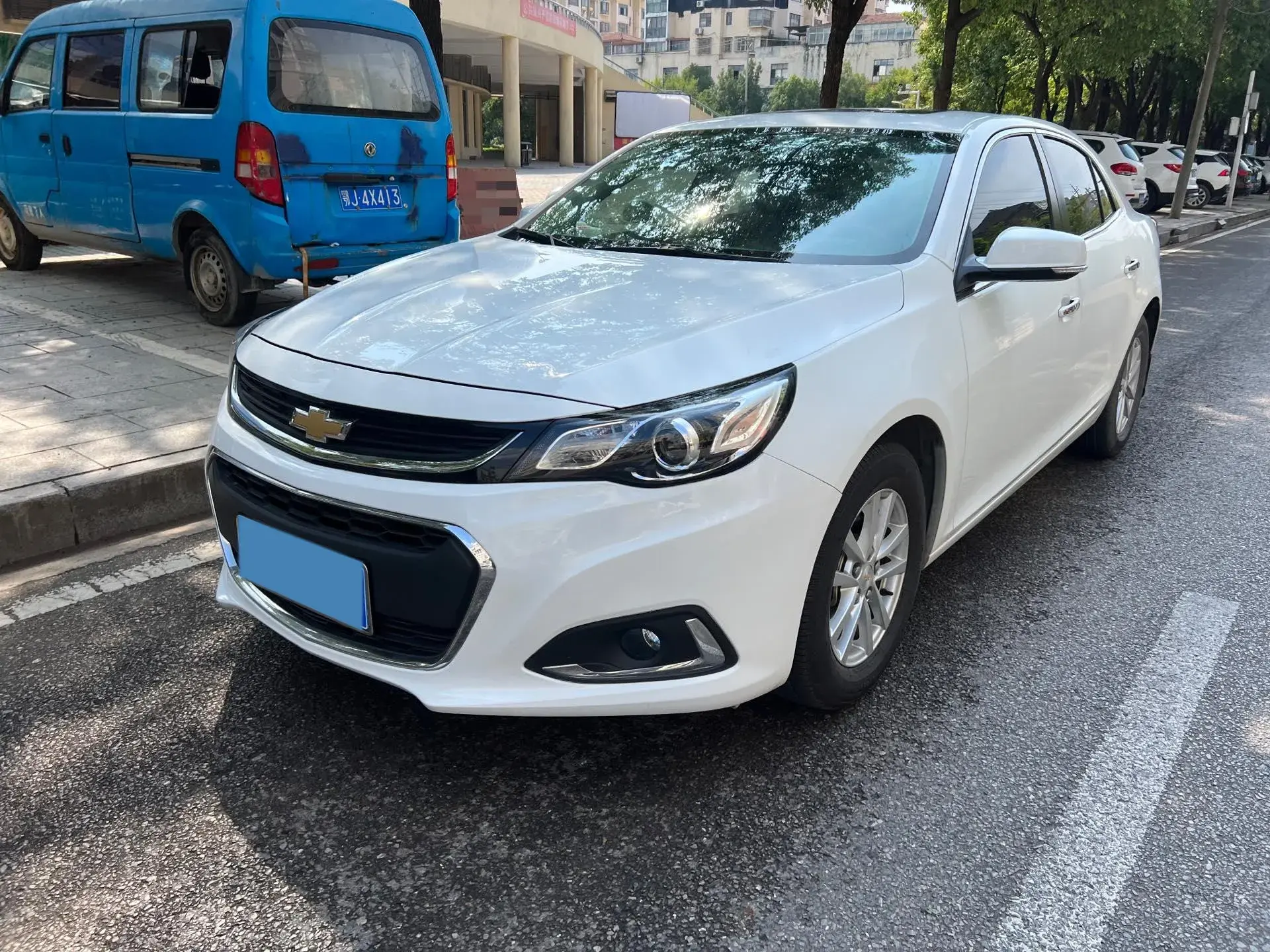 2018 CHEVROLET MALIBU view 1