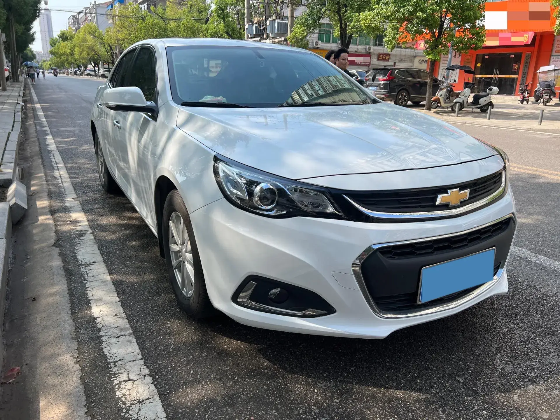 2018 CHEVROLET MALIBU thumbnail 3