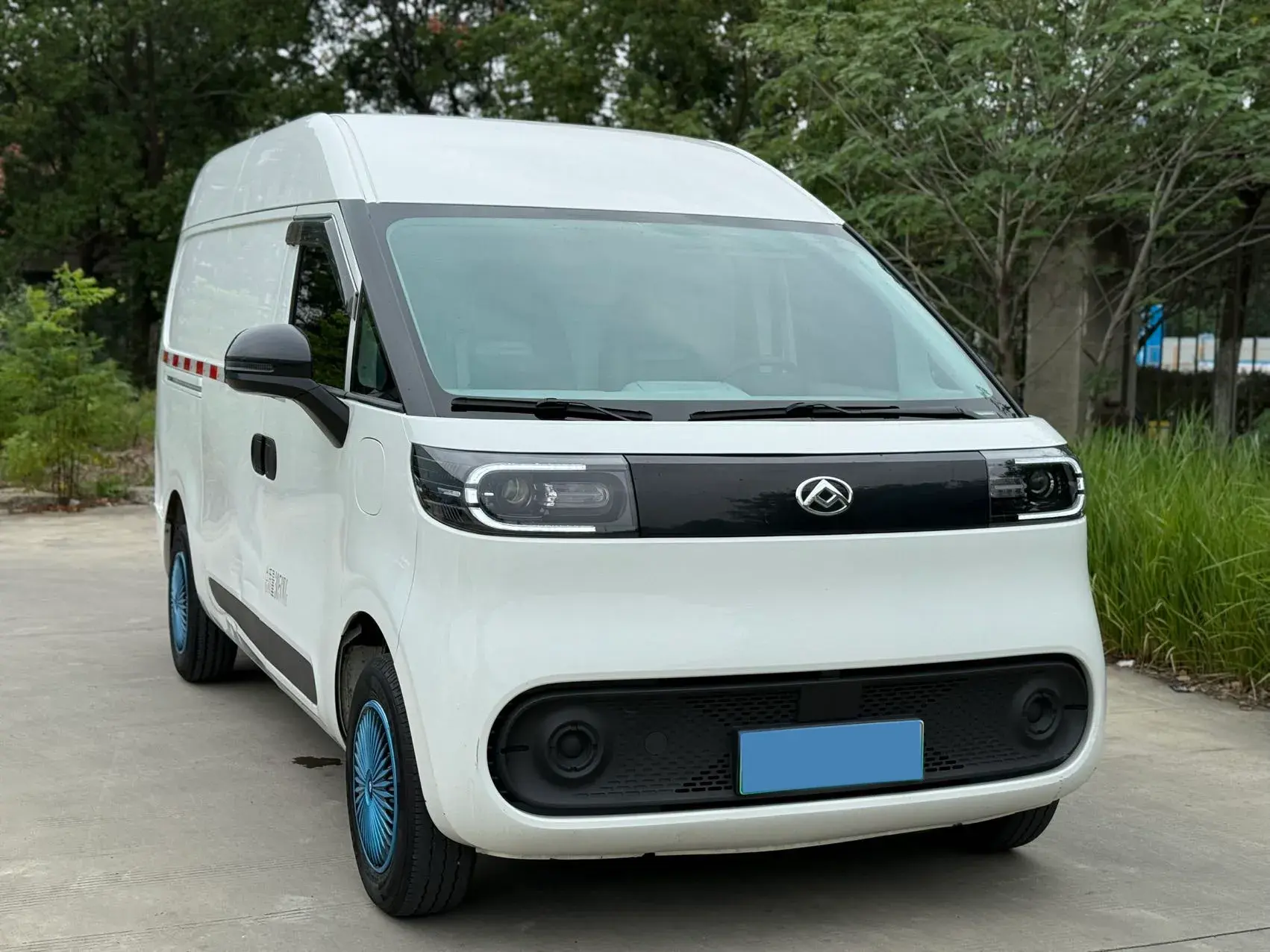 2024 MAXUS DANA thumbnail 3