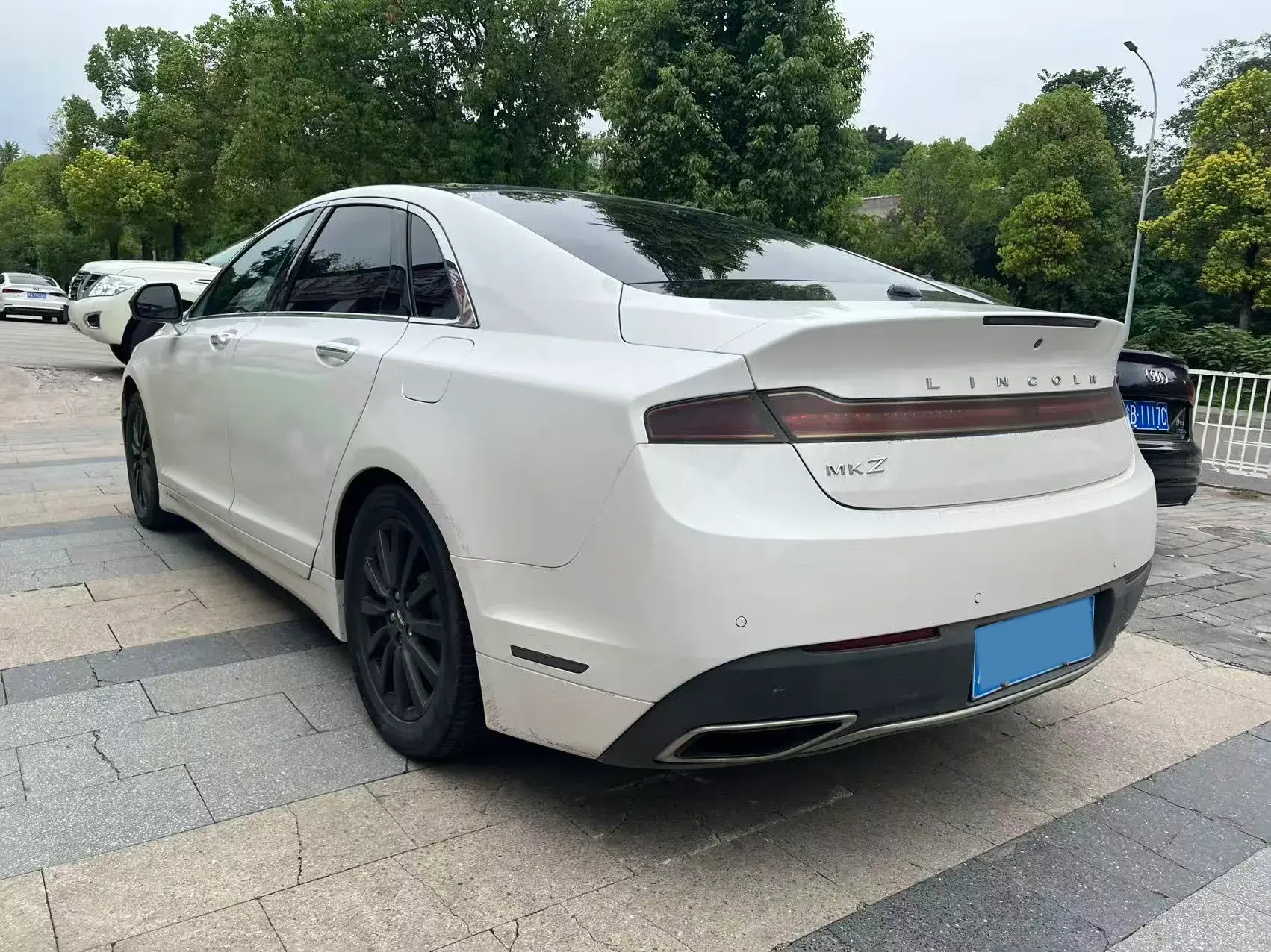 2019 LINCOLN MKZ thumbnail 4