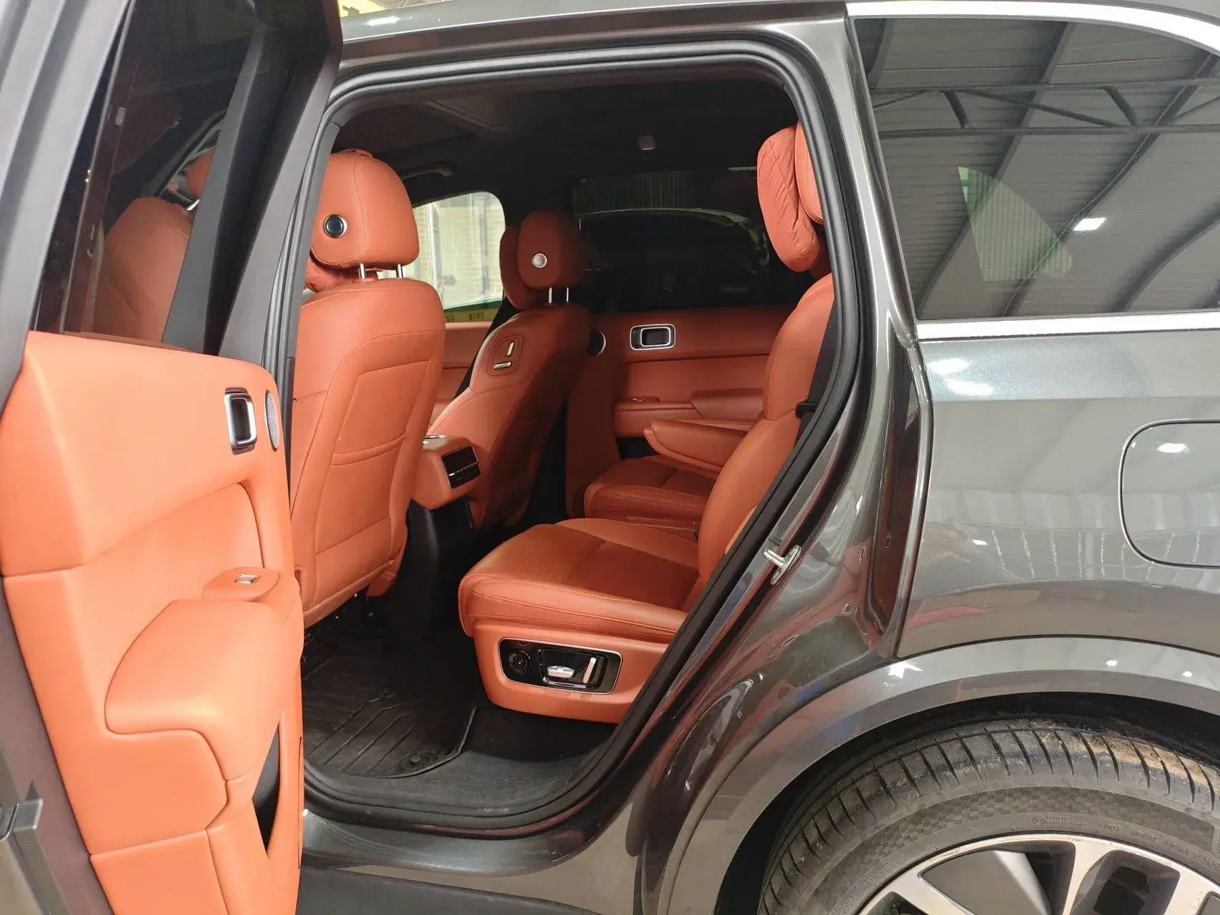 2023 LI L8 thumbnail 3