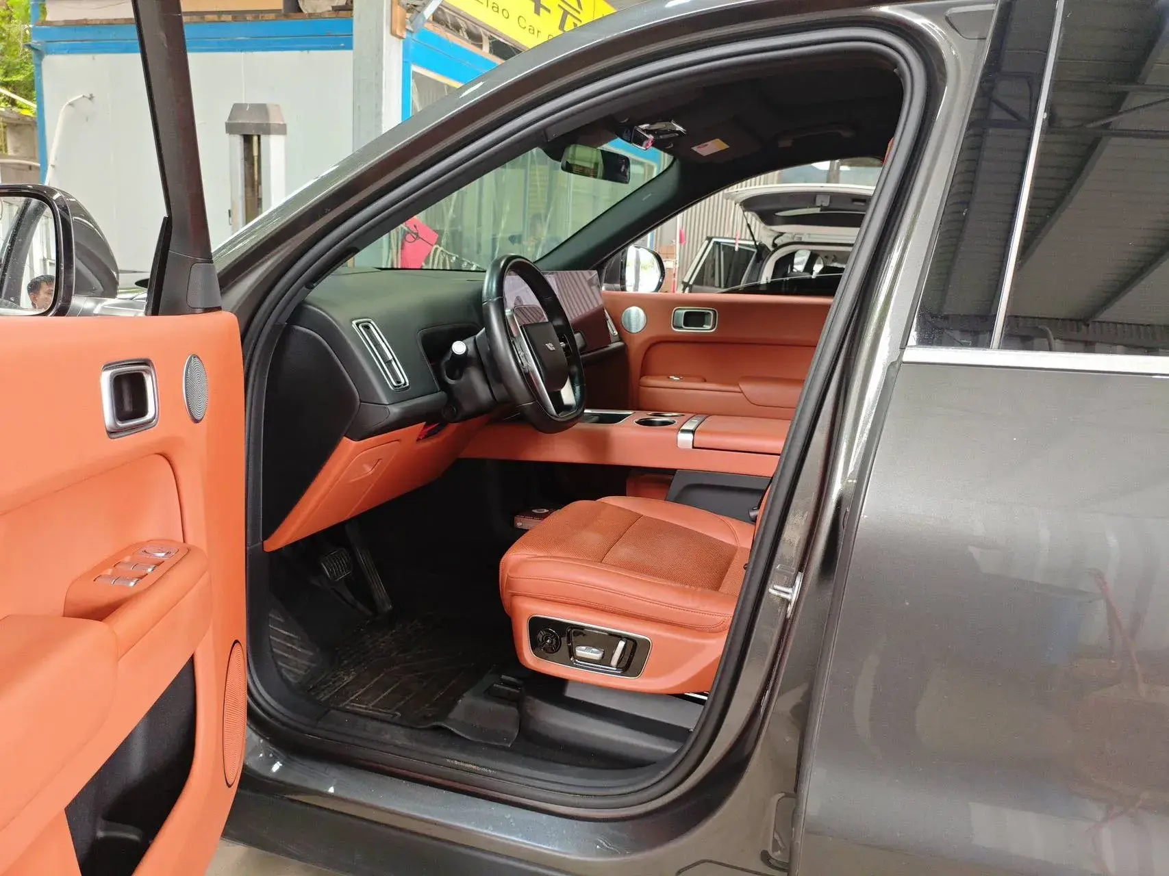 2023 LI L8 thumbnail 2