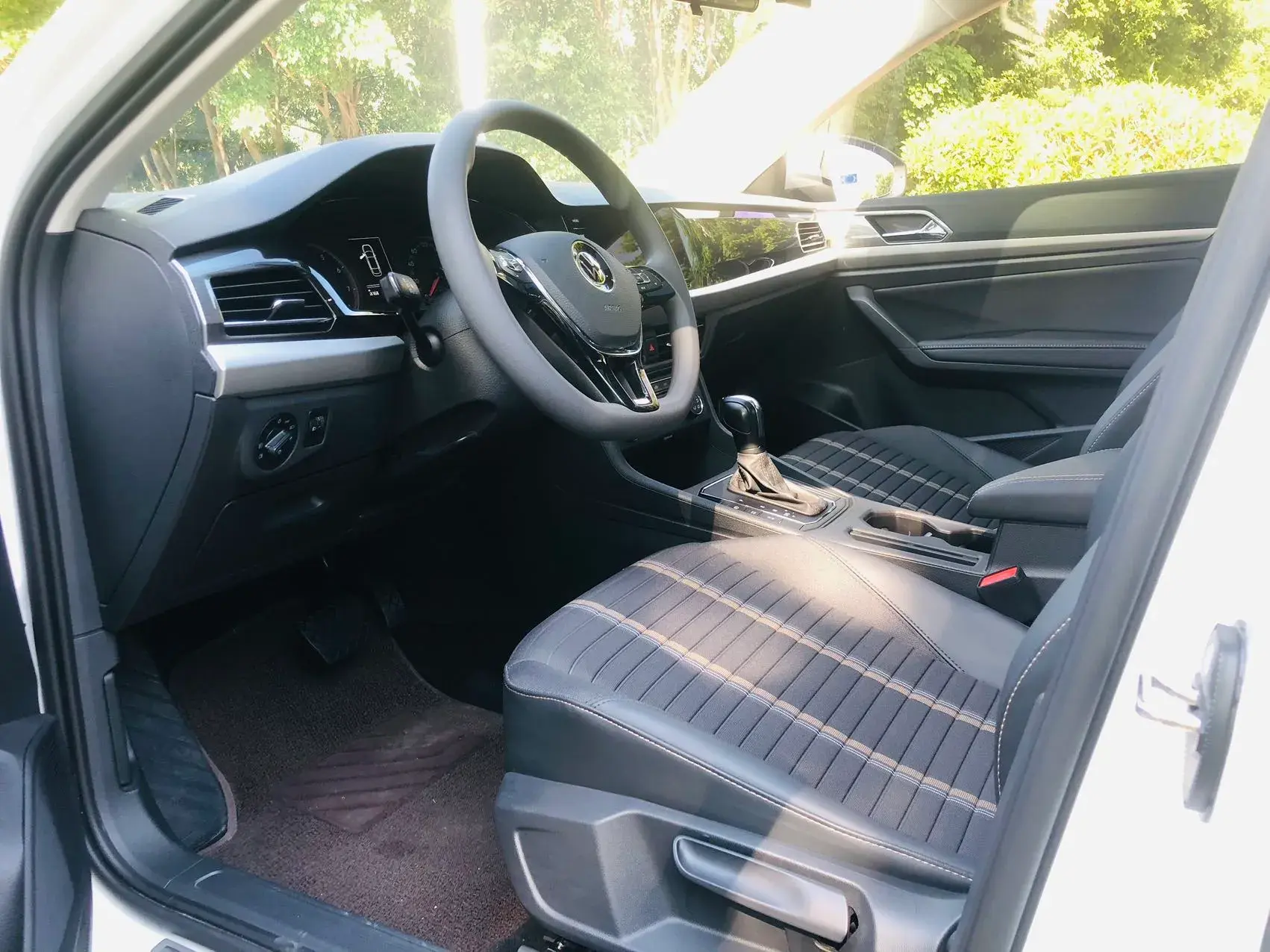 2019 VOLKSWAGEN LAVIDA thumbnail 4