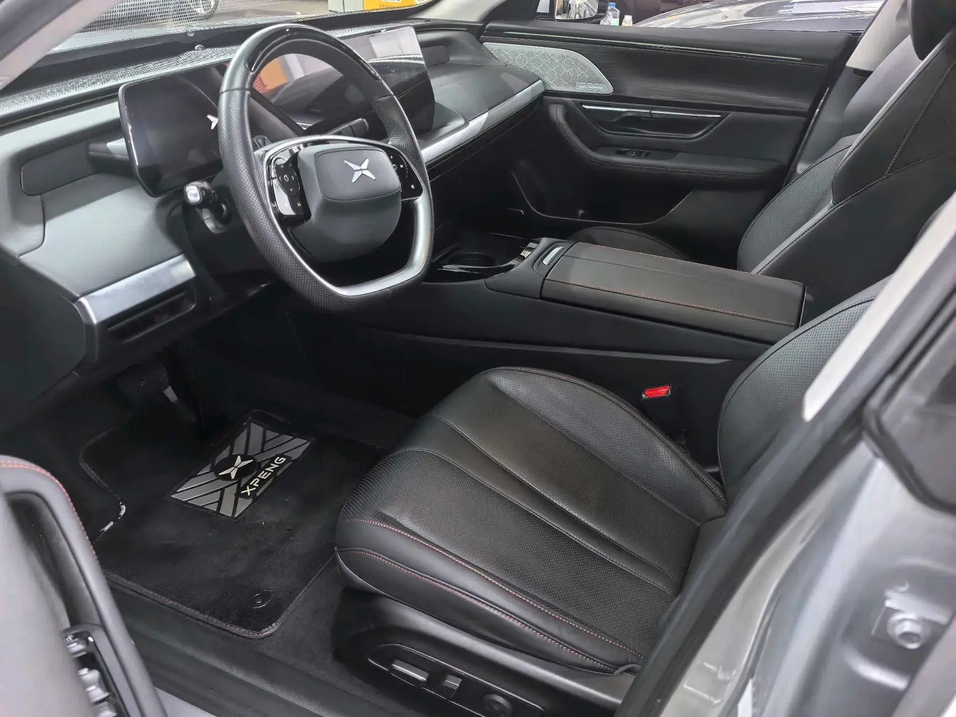 2022 XPENG P7 thumbnail 4
