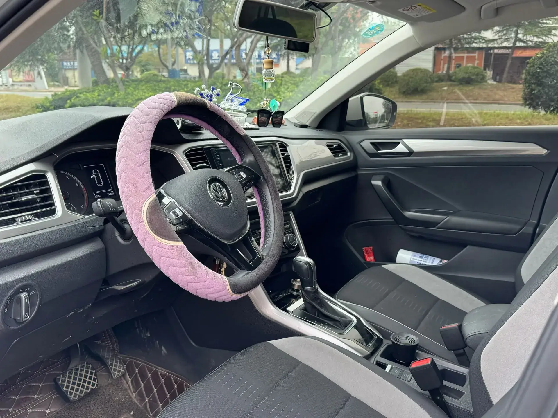 2020 VOLKSWAGEN T-ROC thumbnail 2