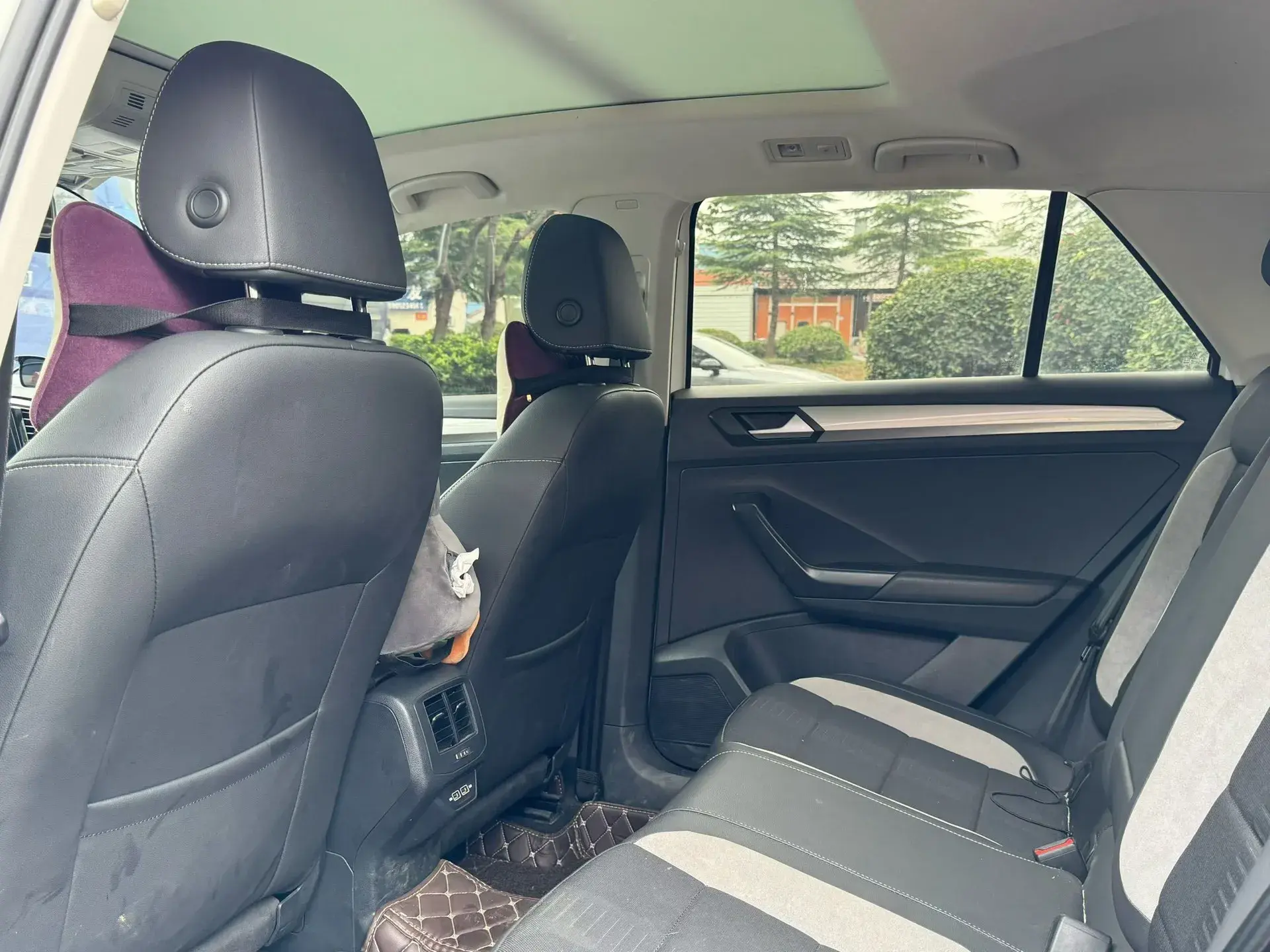 2020 VOLKSWAGEN T-ROC thumbnail 3