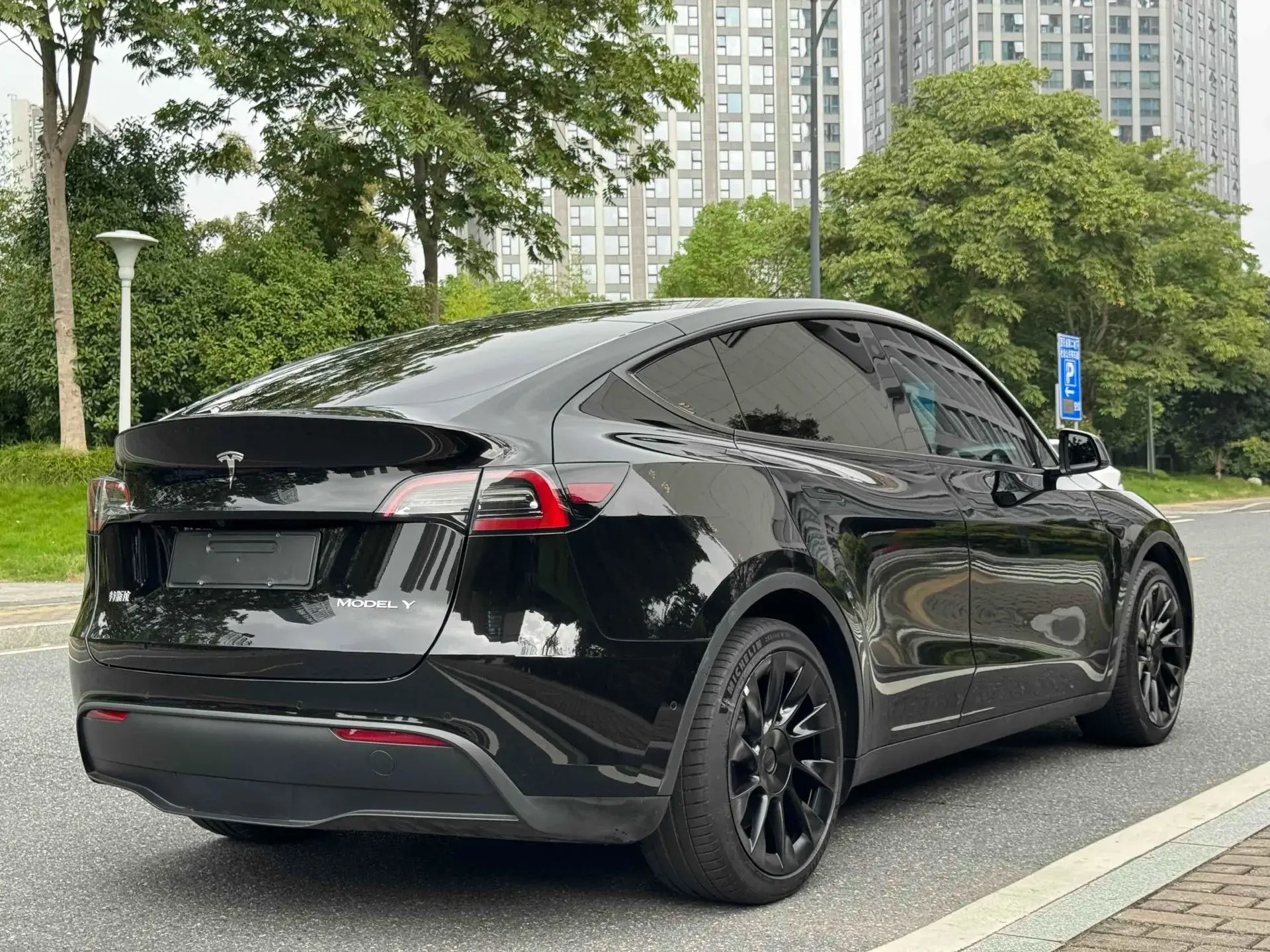 2022 TESLA MODEL thumbnail 4