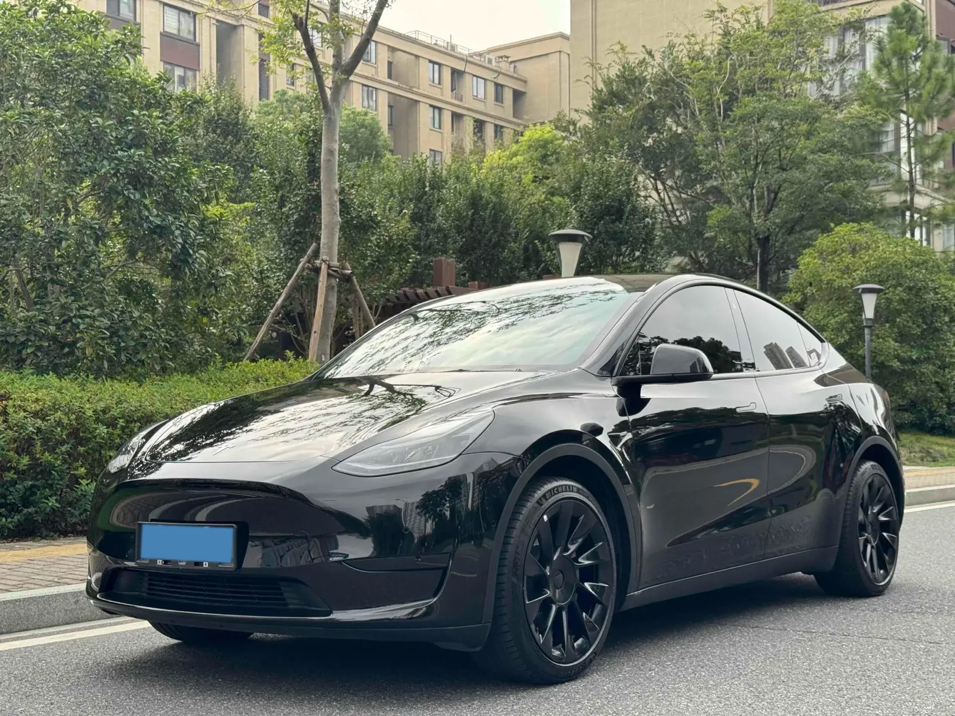 2022 TESLA MODEL view 1