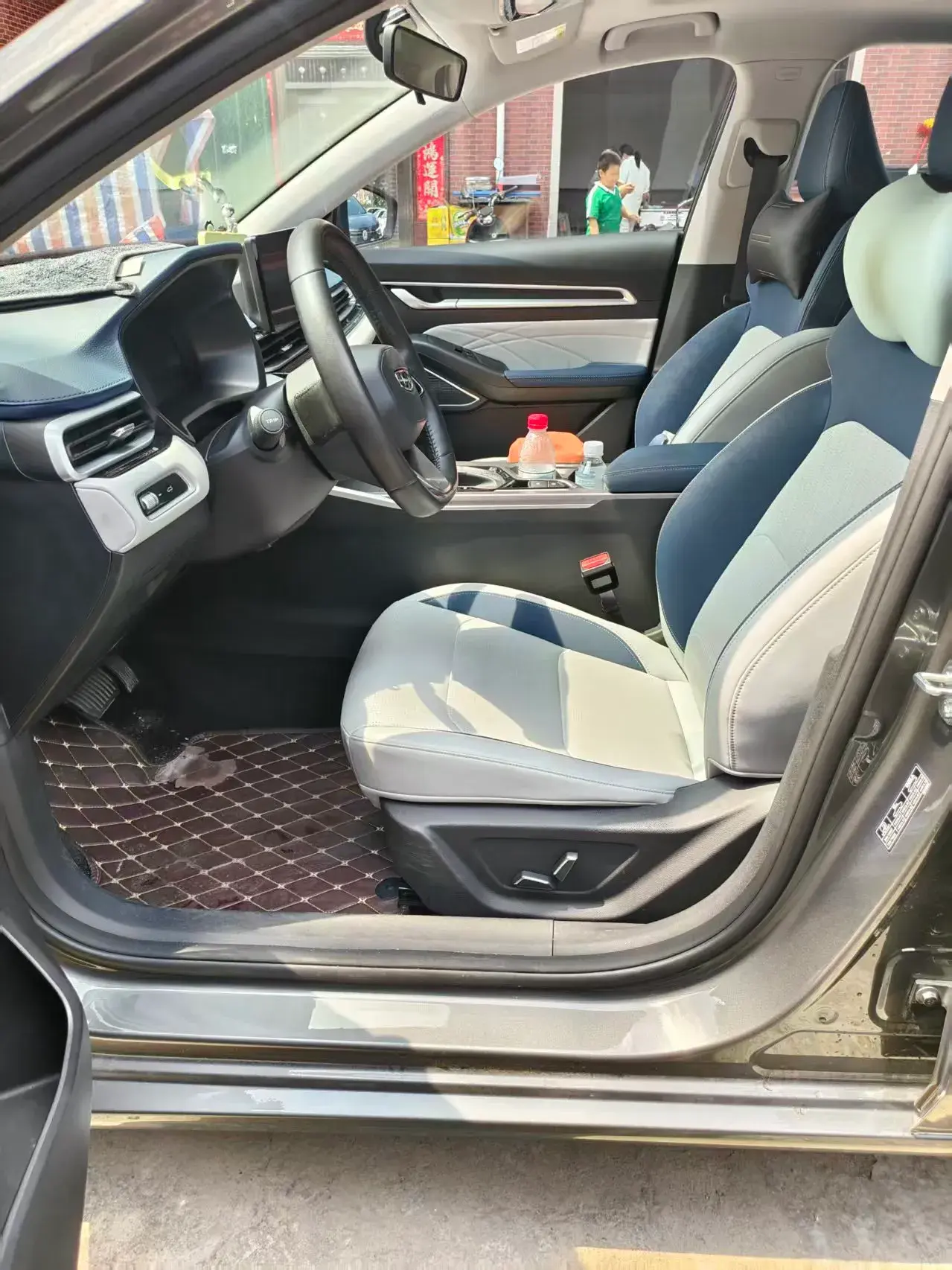 2022 GEELY EMGRAND thumbnail 2