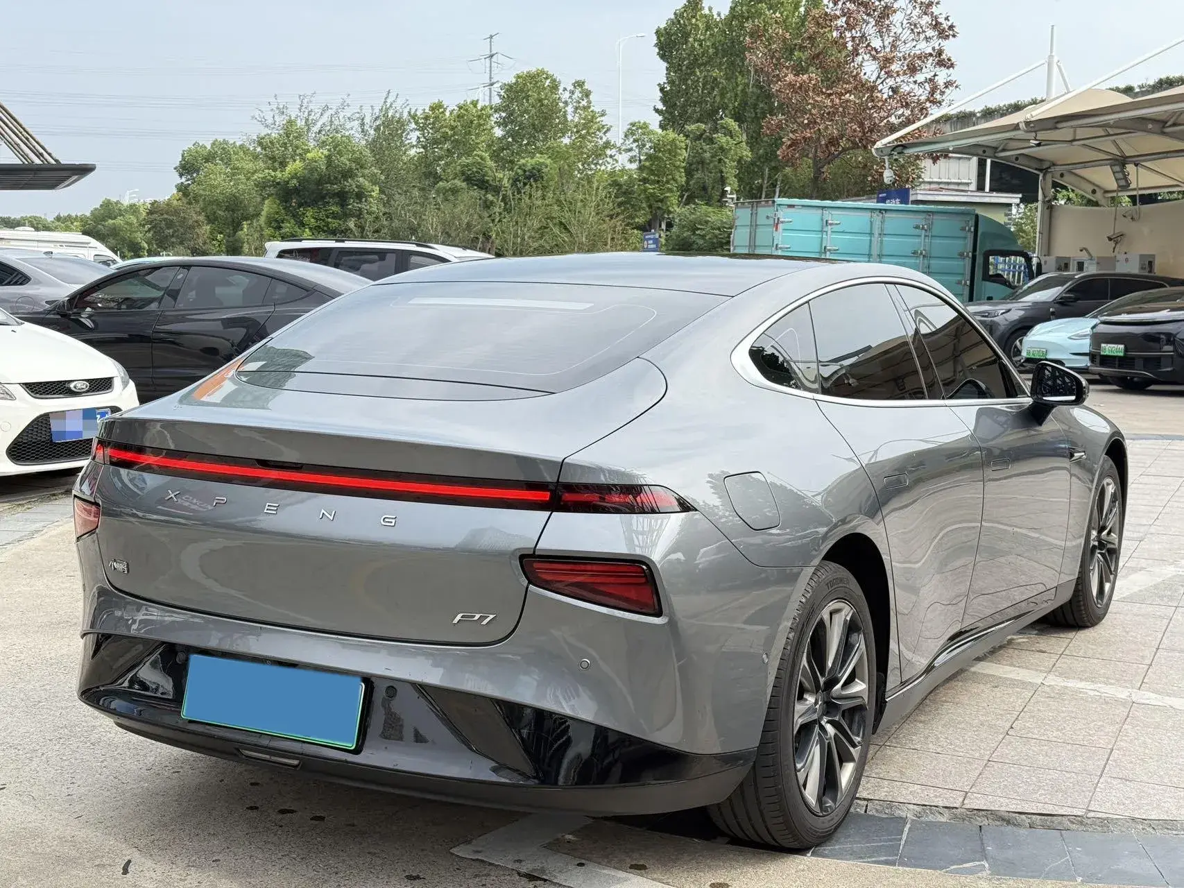2022 XPENG P7 thumbnail 4
