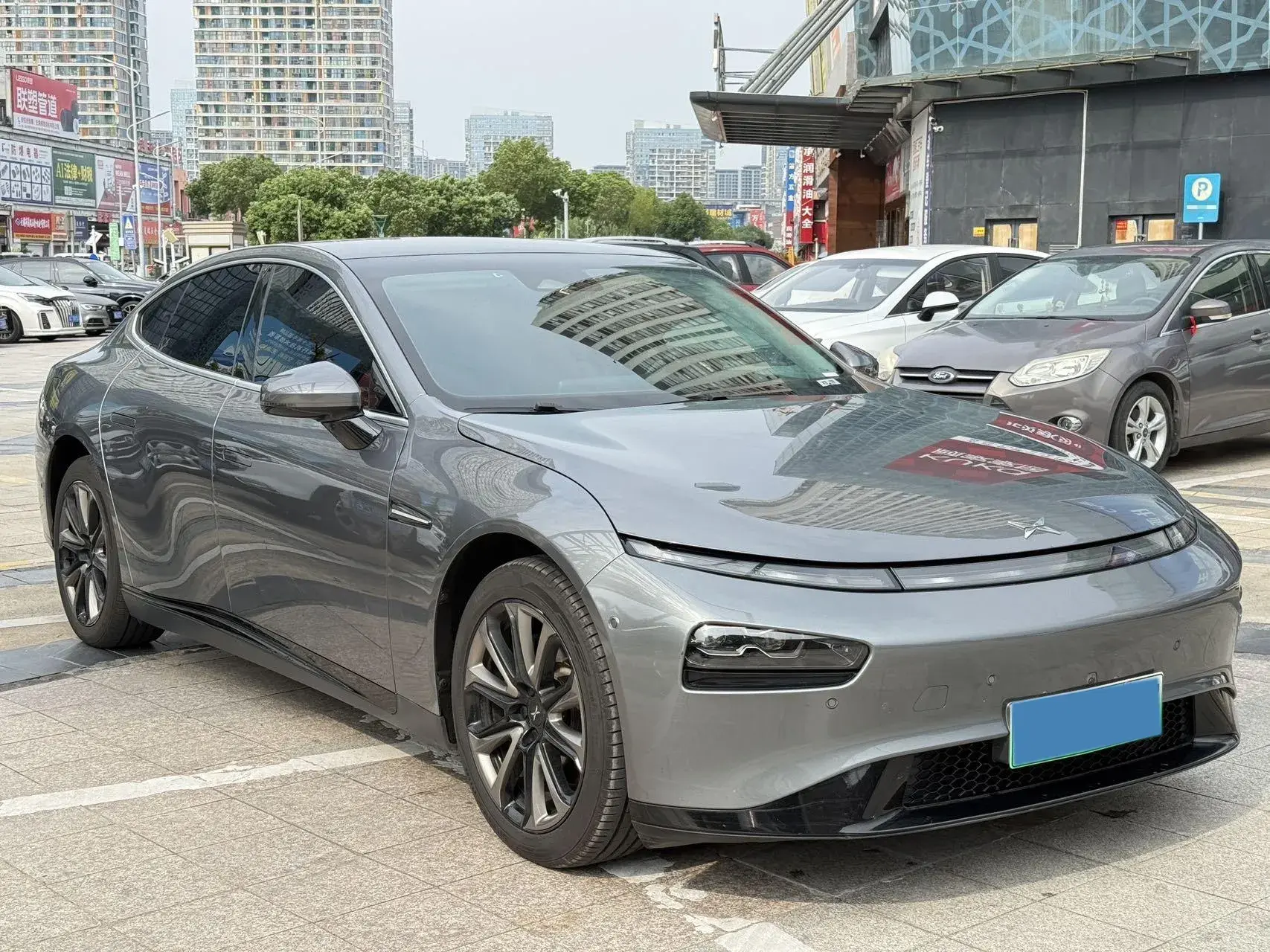 2022 XPENG P7 thumbnail 3