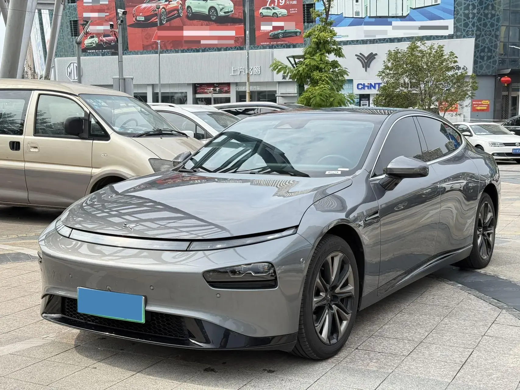 2022 XPENG P7 view 1